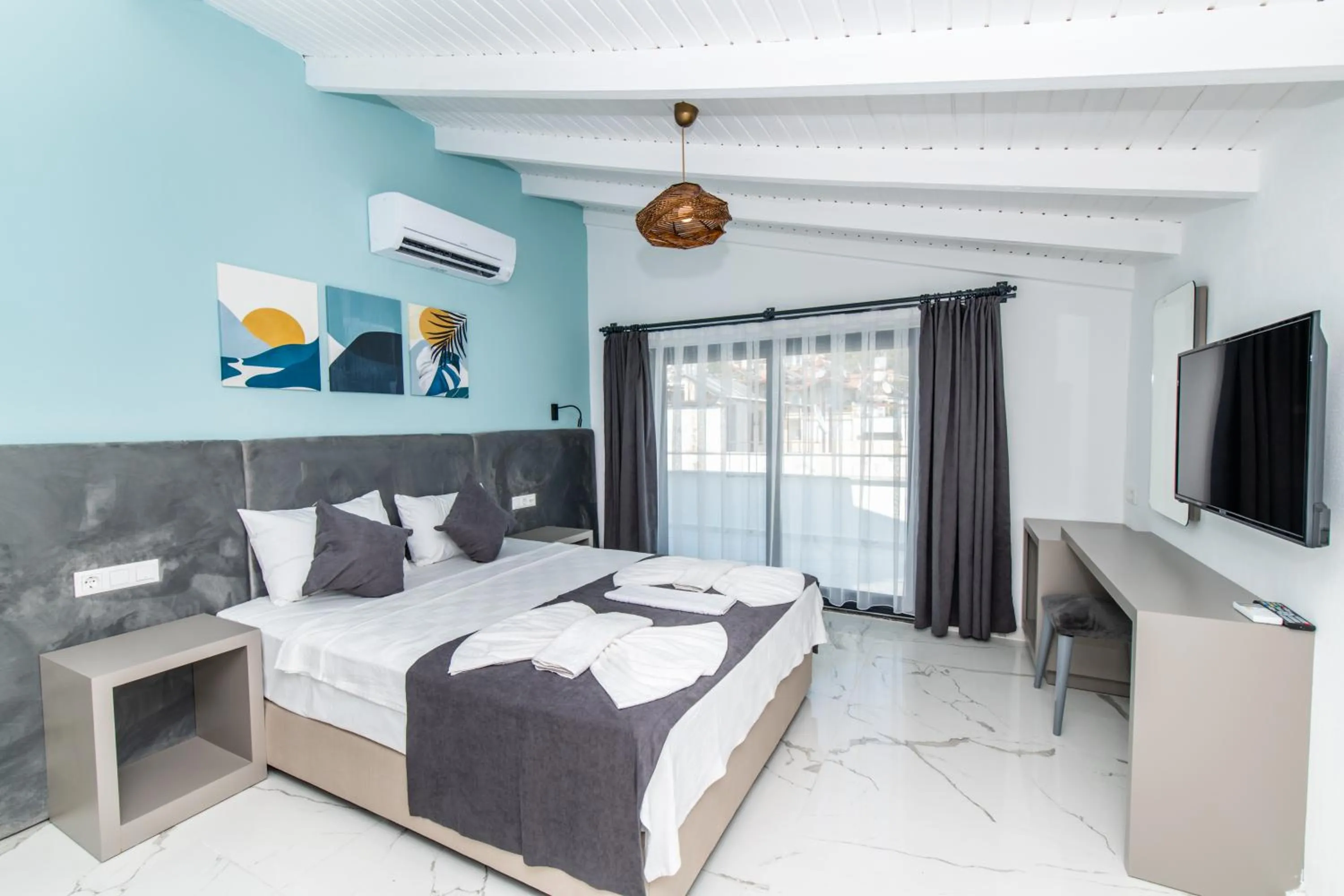 Photo of the whole room in Leonis Hotel