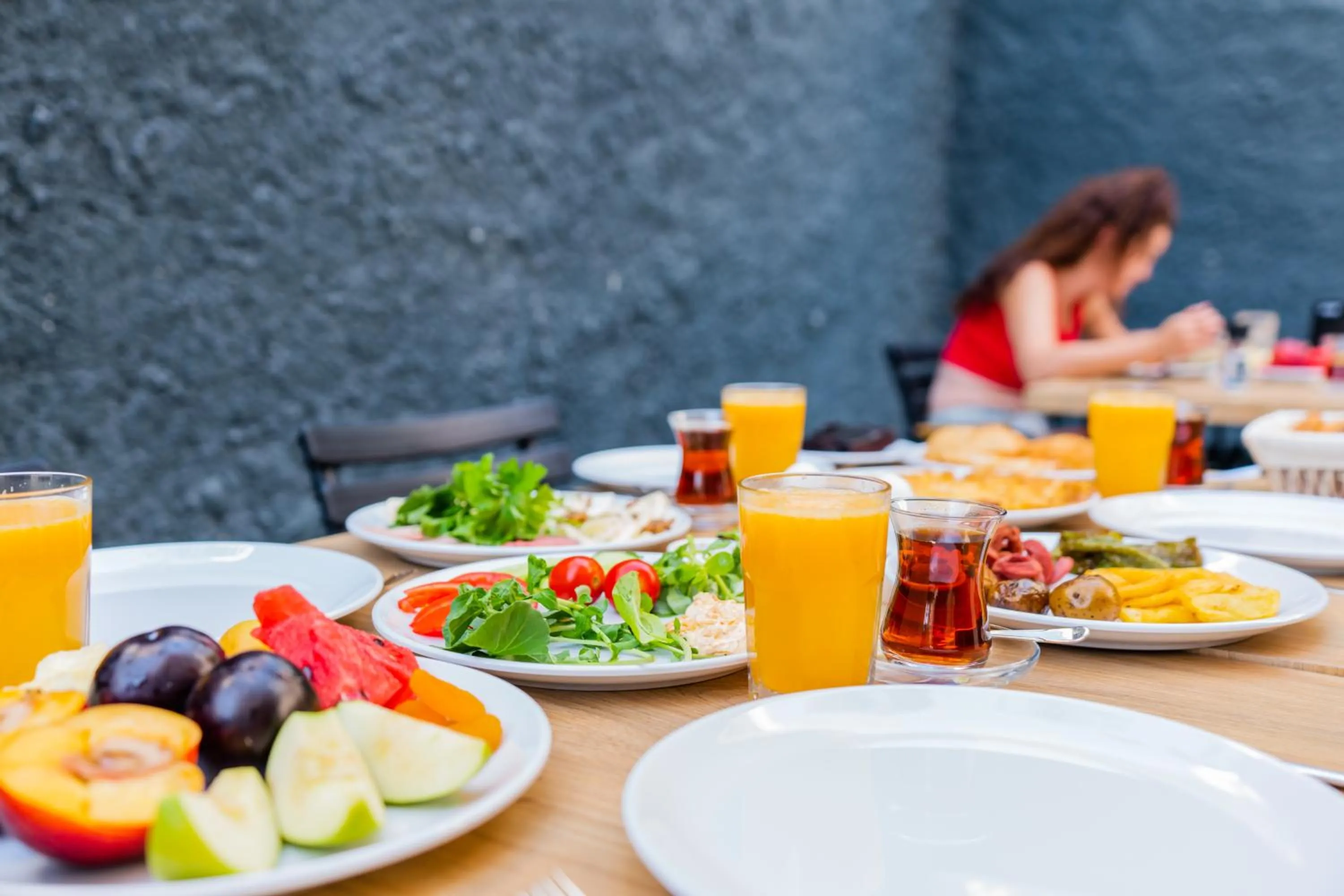 Food and drinks in Leonis Hotel