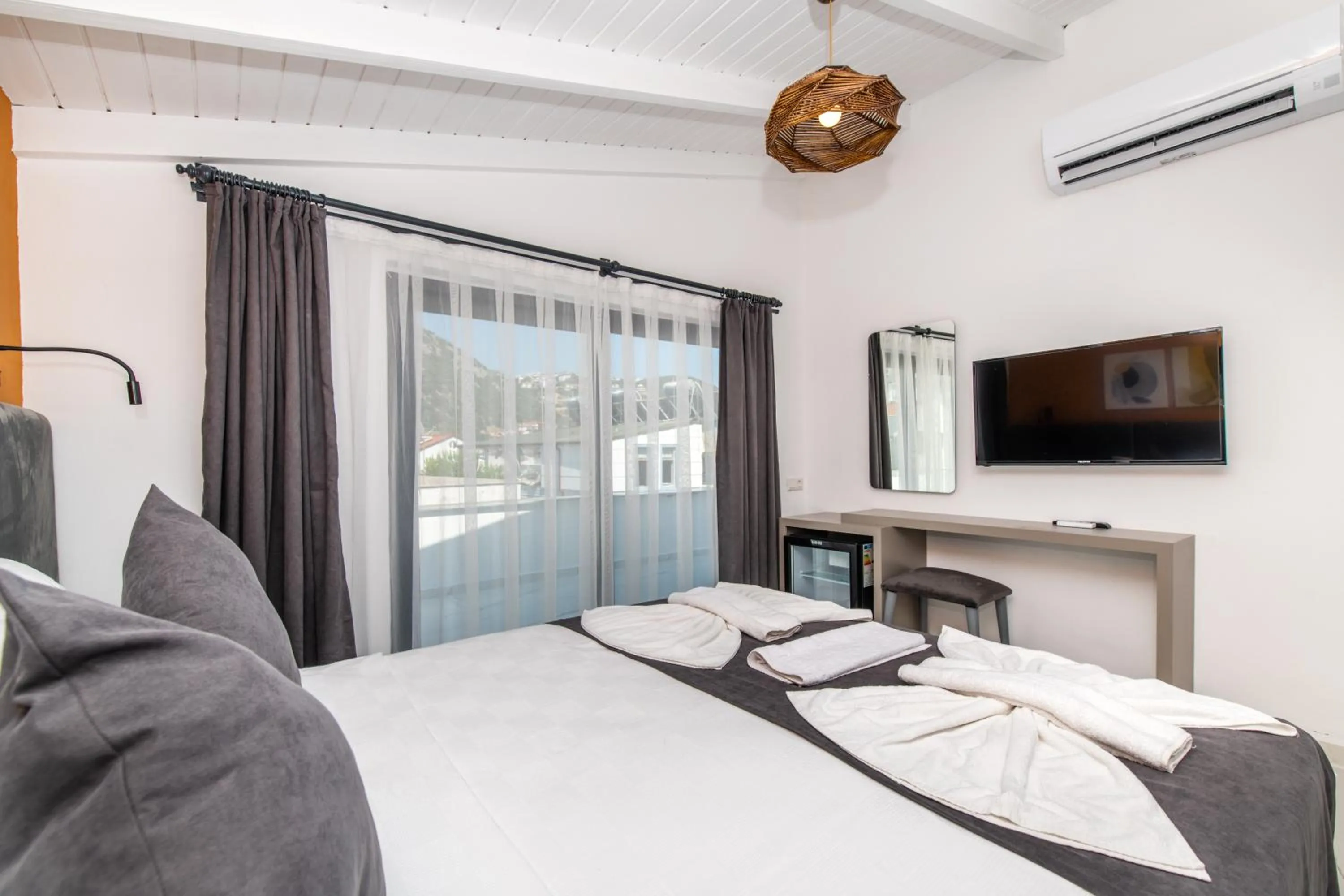 Photo of the whole room in Leonis Hotel