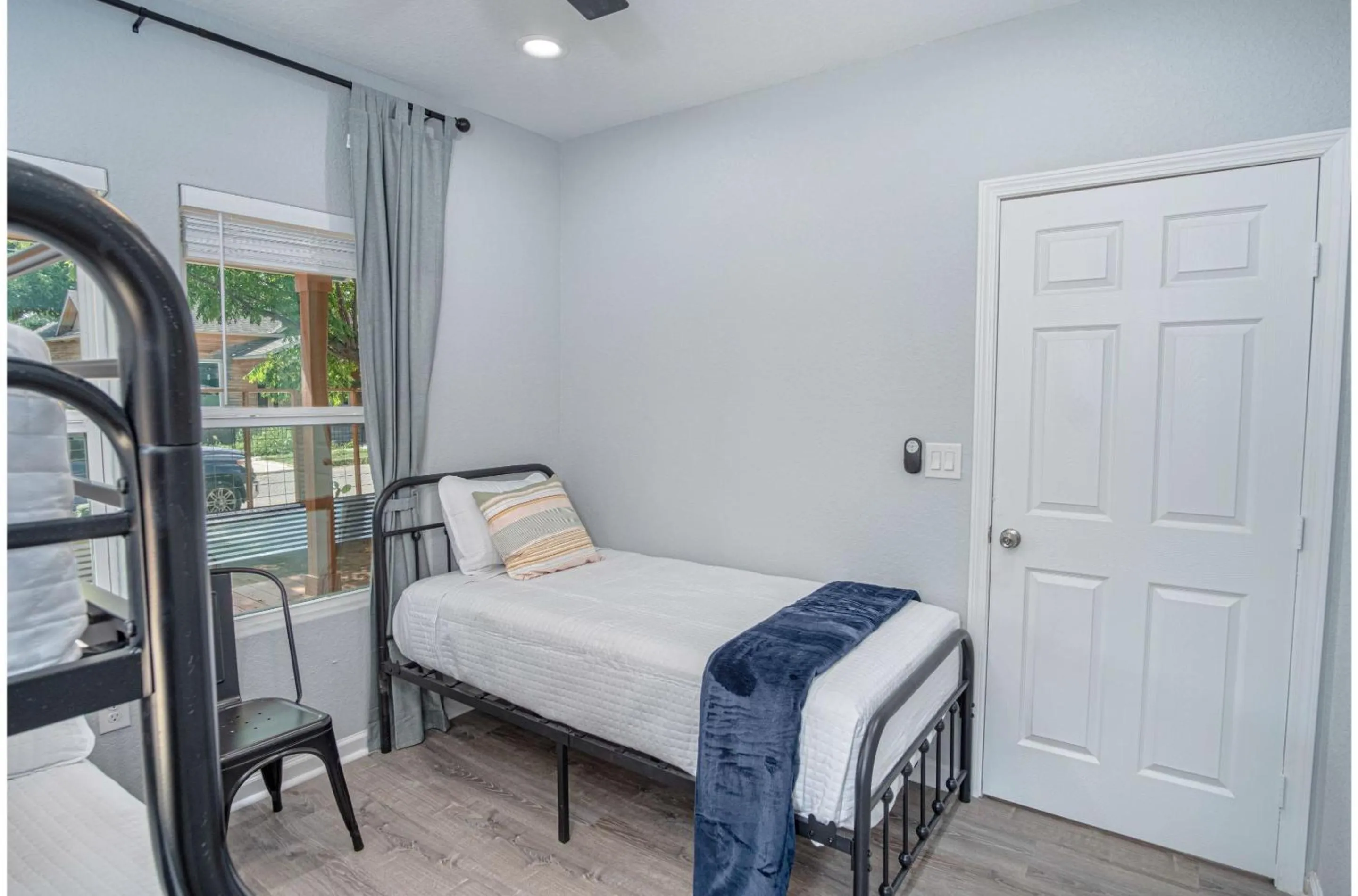 Bed in Newly Remodeled 4BR 2BA Near Amazing Downtown