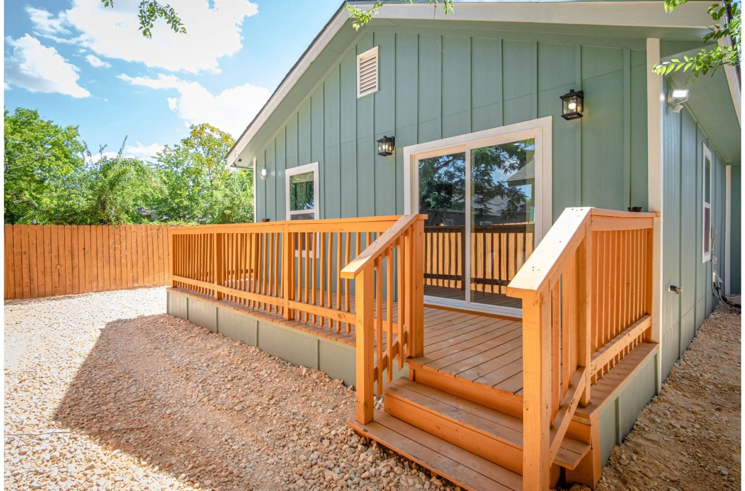 Balcony/Terrace in Newly Remodeled 4BR 2BA Near Amazing Downtown