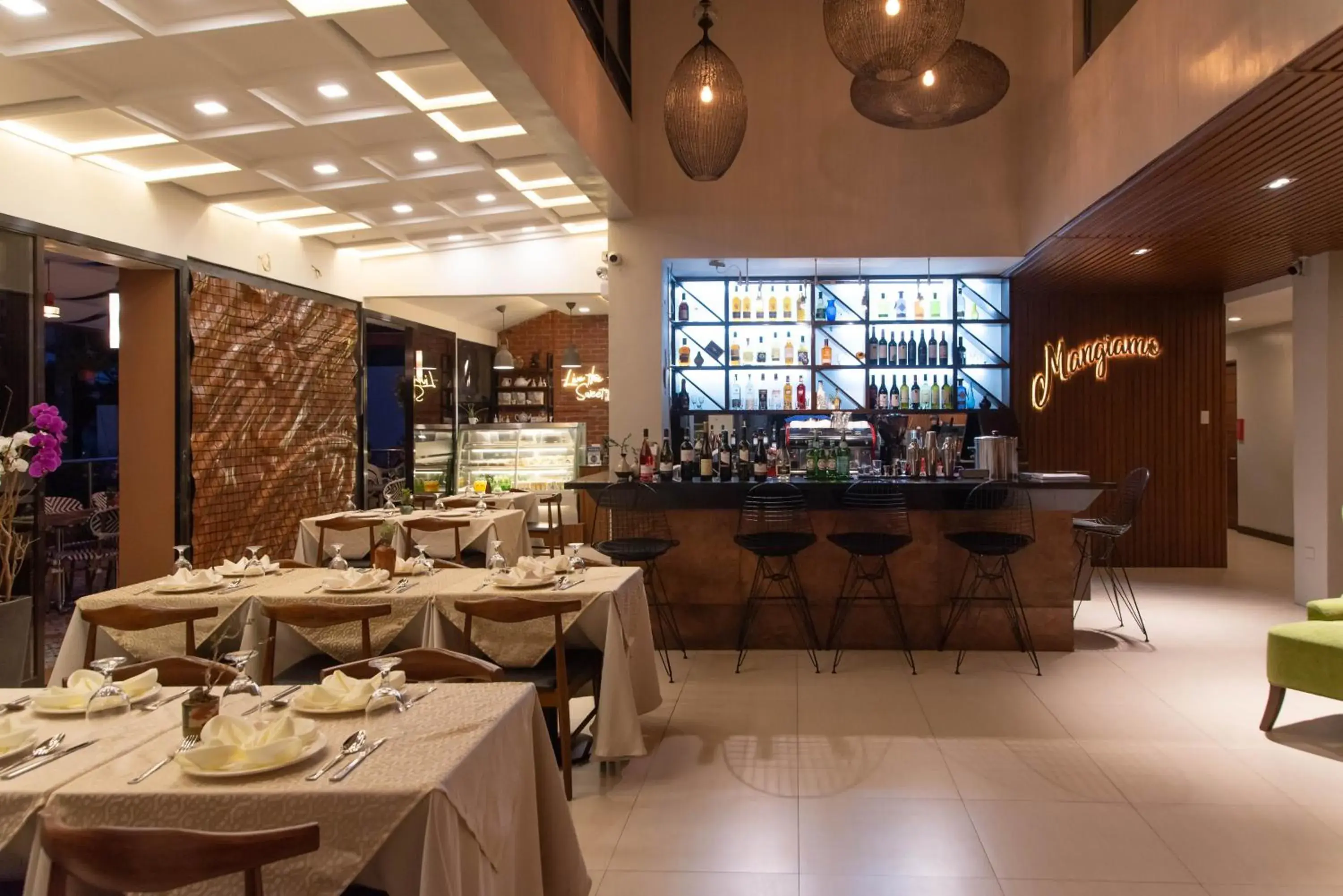 Lounge or bar in Giraffe Boutique Hotel Lounge or bar in Giraffe Boutique Hotel