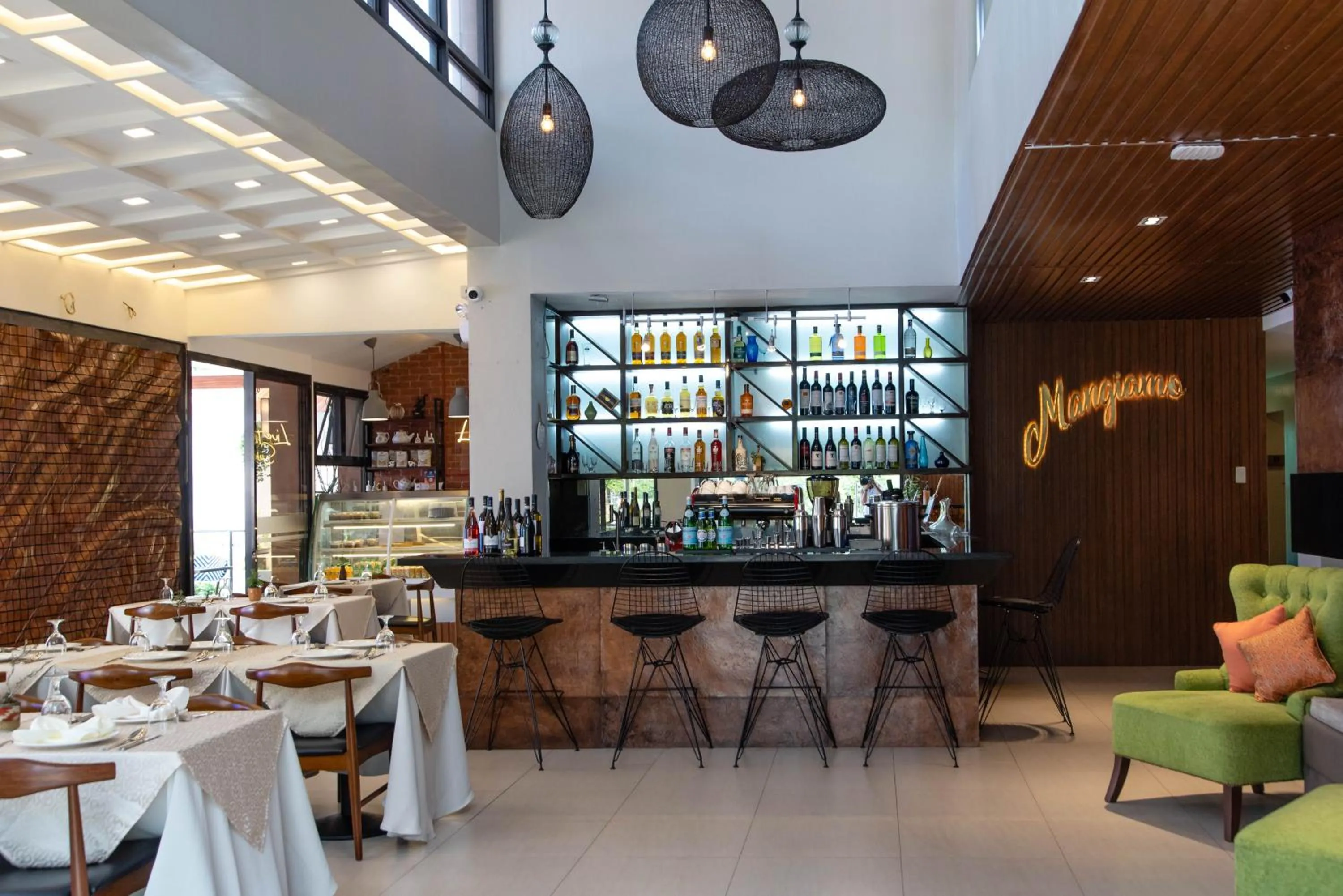 Restaurant/places to eat in Giraffe Boutique Hotel