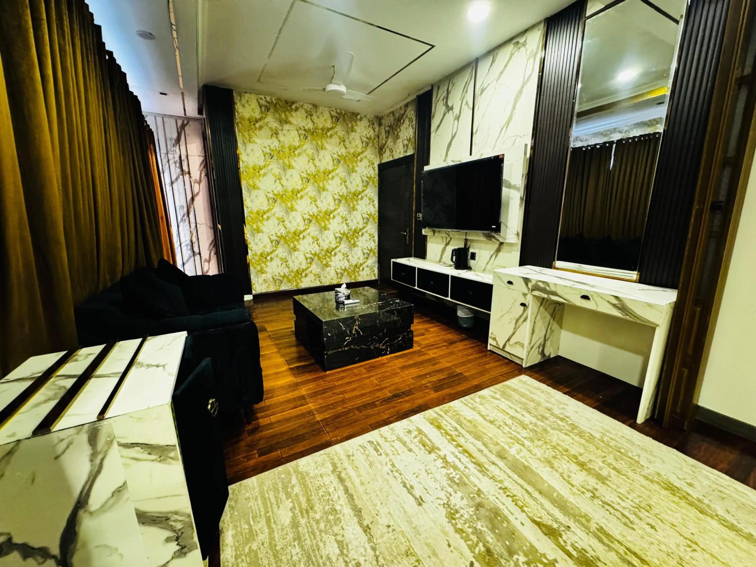 Communal lounge/ TV room, Bed in OXVUE Boutique Hotel