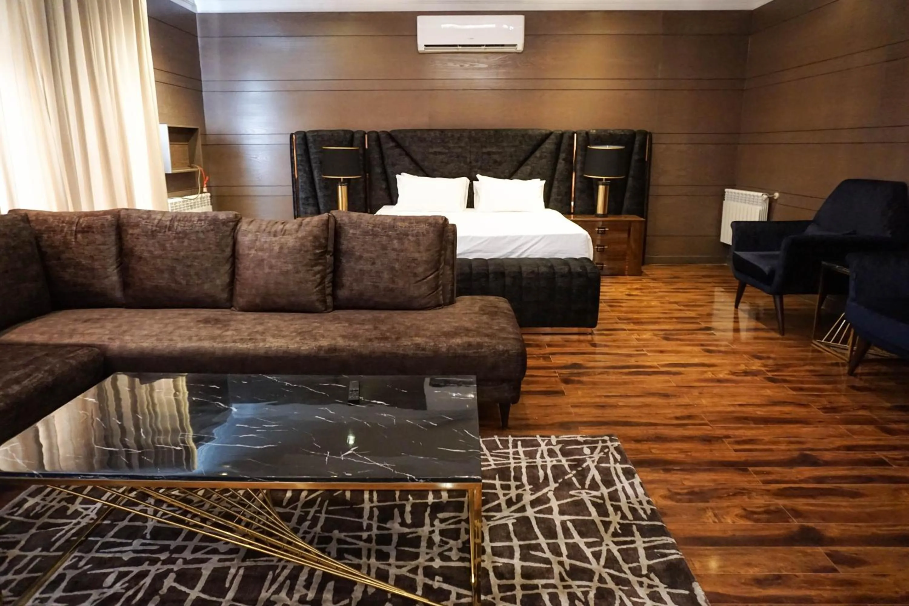 Living room, Bed in OXVUE Boutique Hotel