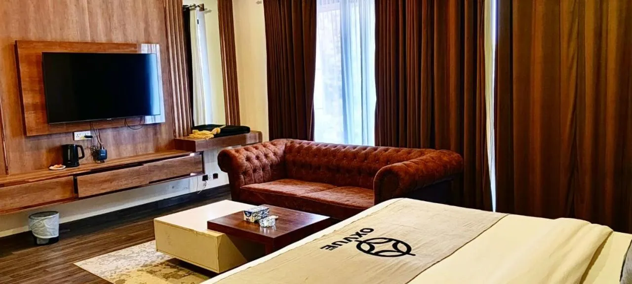 TV and multimedia, Bed in OXVUE Boutique Hotel