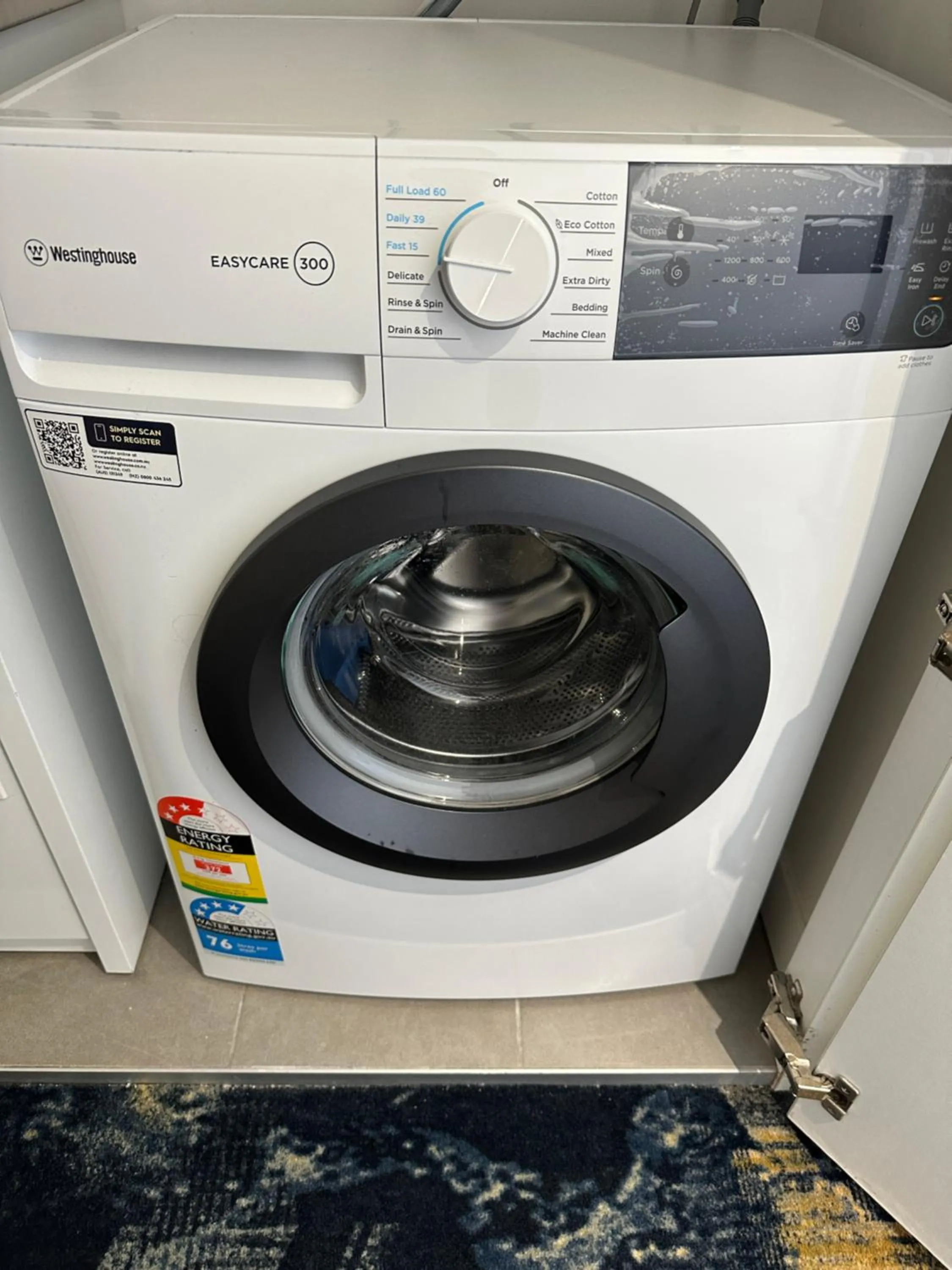 washing machine in Lovely One Bedroom Apartment "Cairns Harbour Lights"