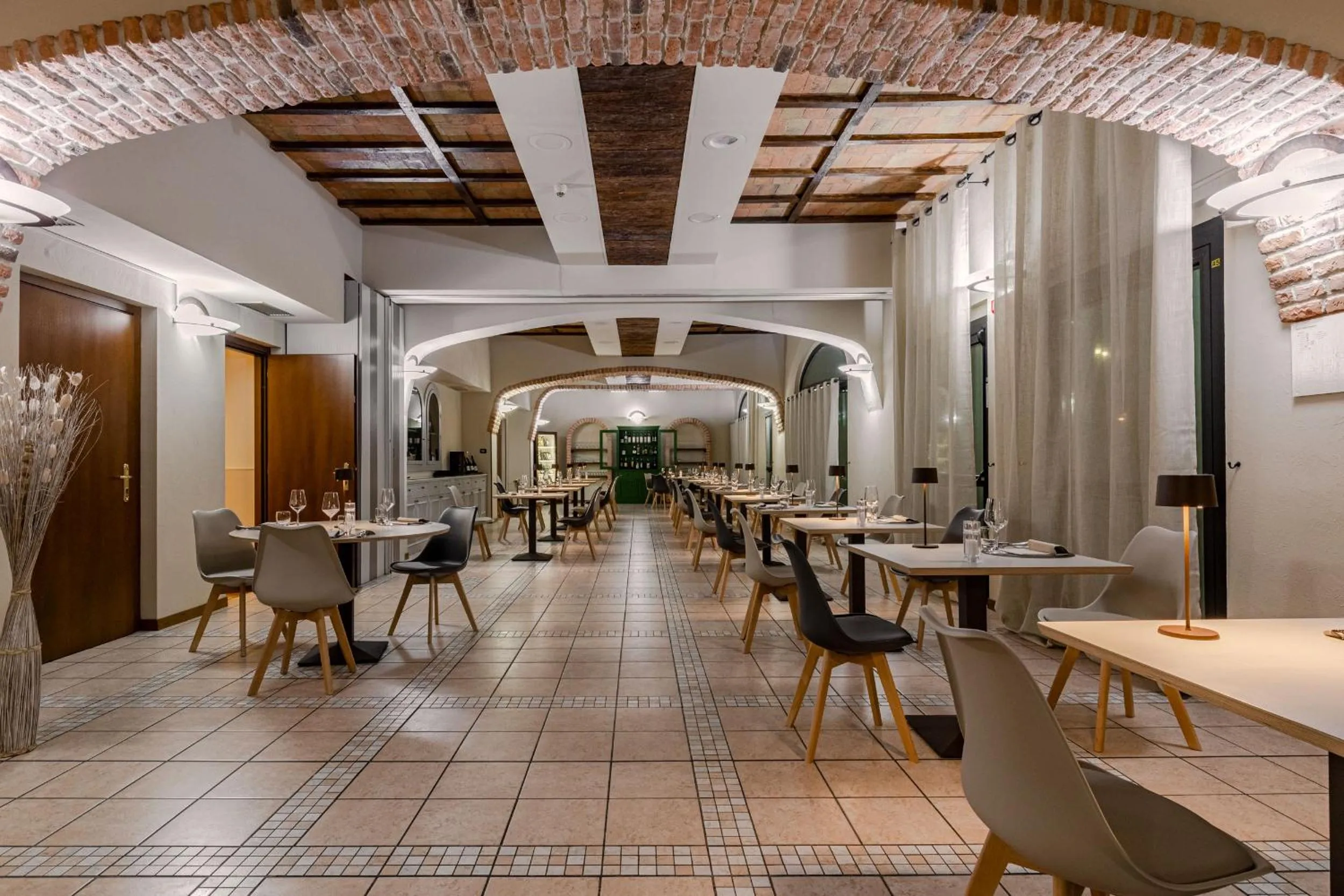 Restaurant/places to eat in LVG Hotel Collection - Al Mulino