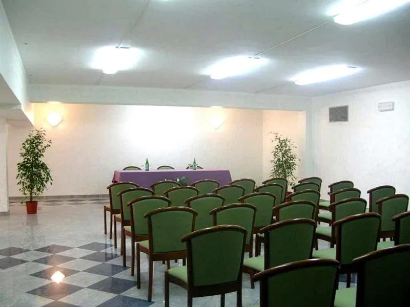 Business facilities in Sea Garden Hotel