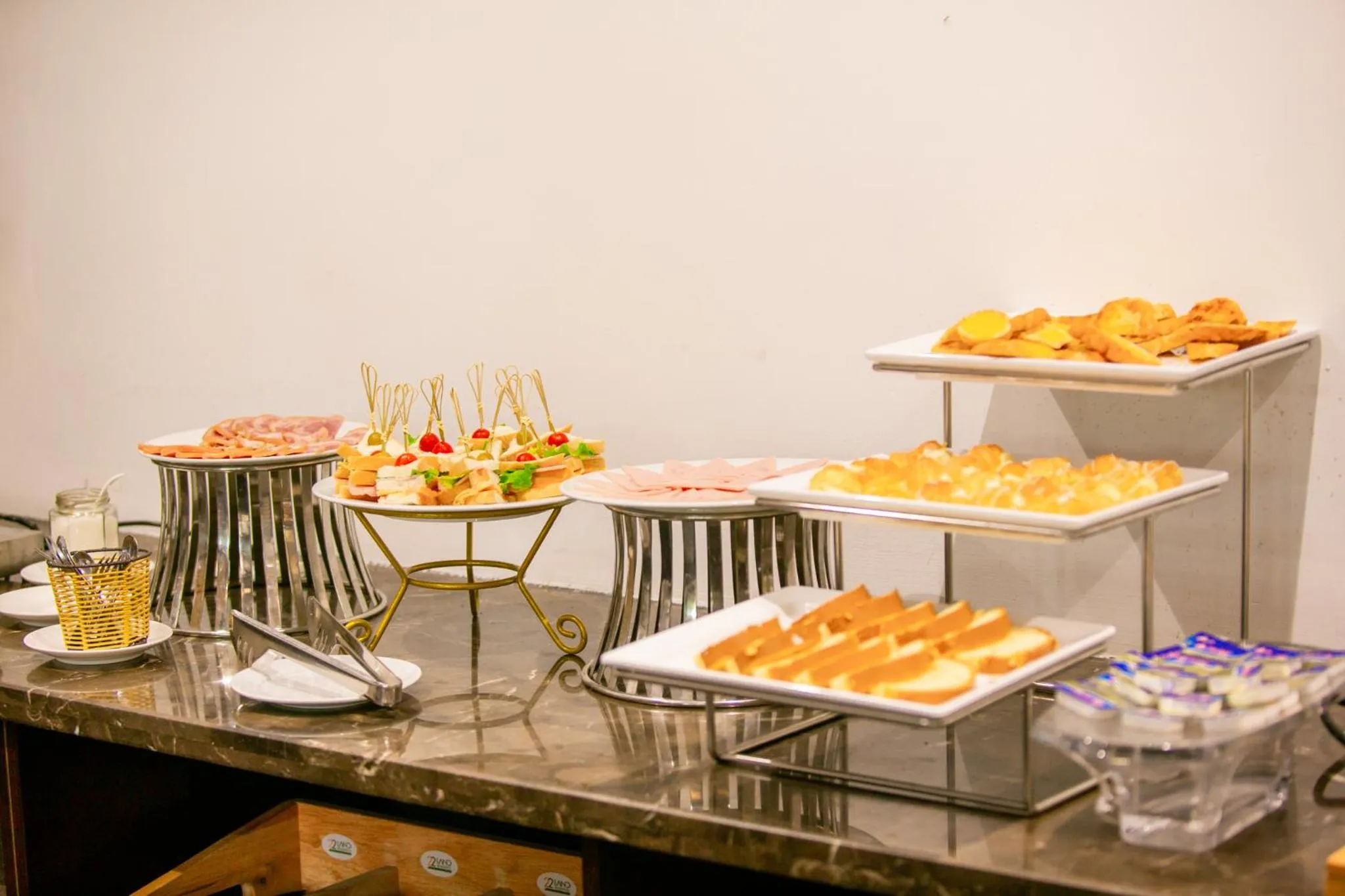 Restaurant/places to eat in Sunny 22Land Residence Hotel 2