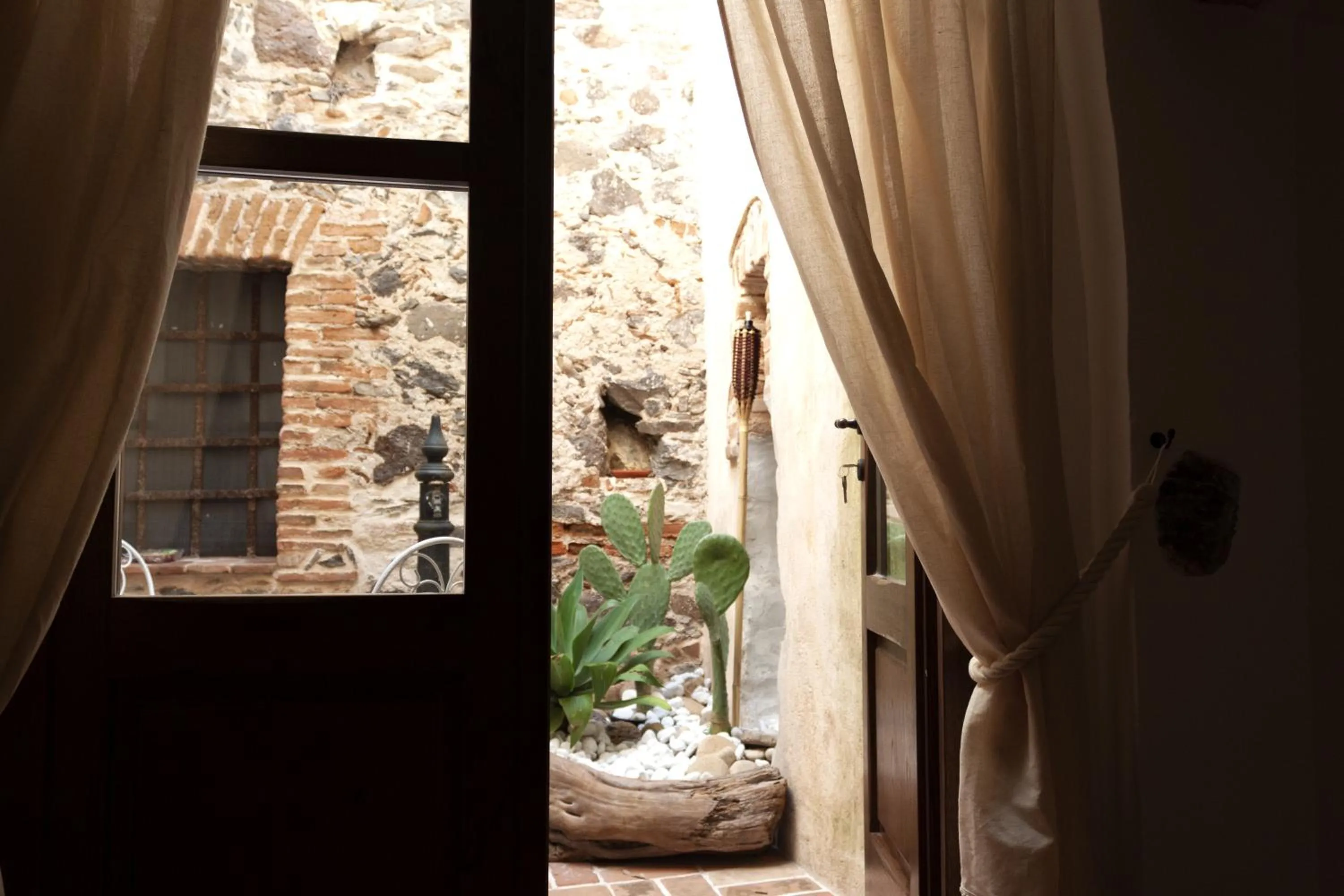 Patio in Hotel Anticos Palathos