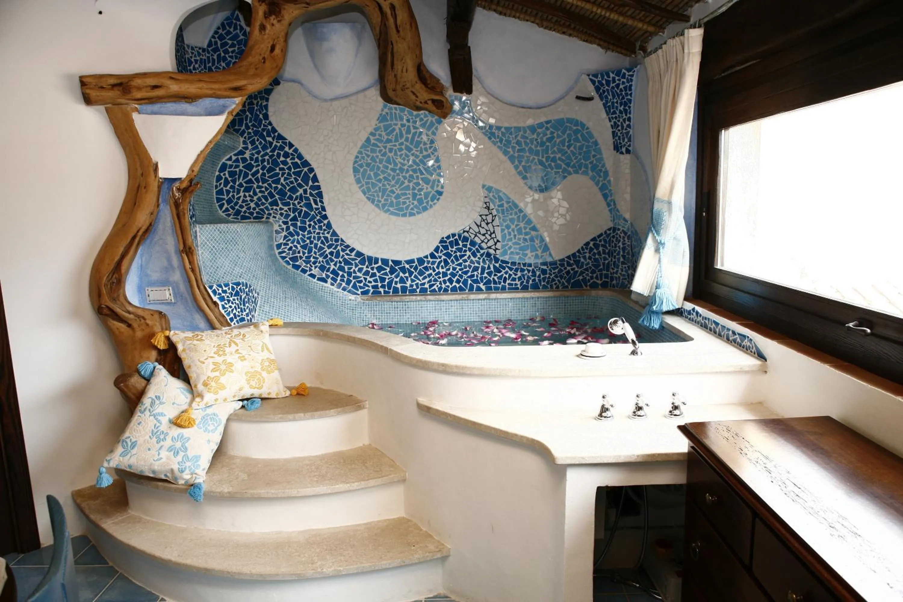 Hot Tub in Hotel Anticos Palathos