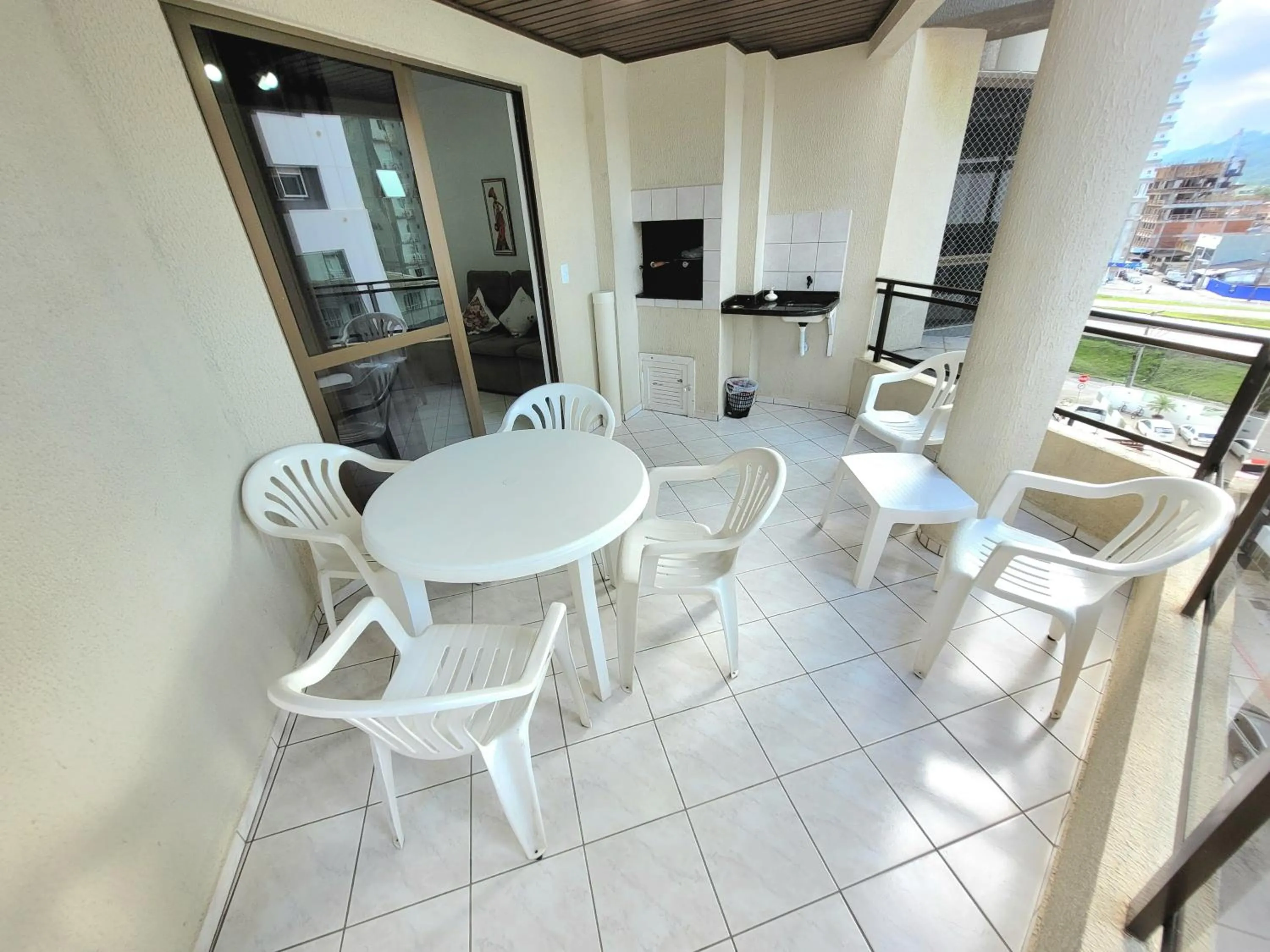 Apartamento 200 metros da praia 03 quartos com ar condicionado - Meia Praia - Itapema