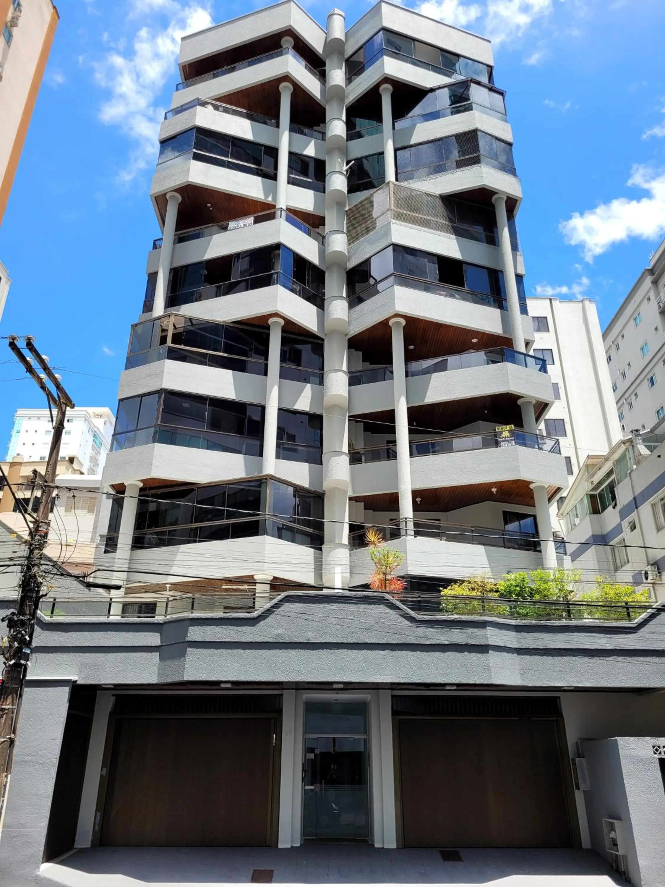 Apartamento 200 metros da praia 03 quartos com ar condicionado - Meia Praia - Itapema