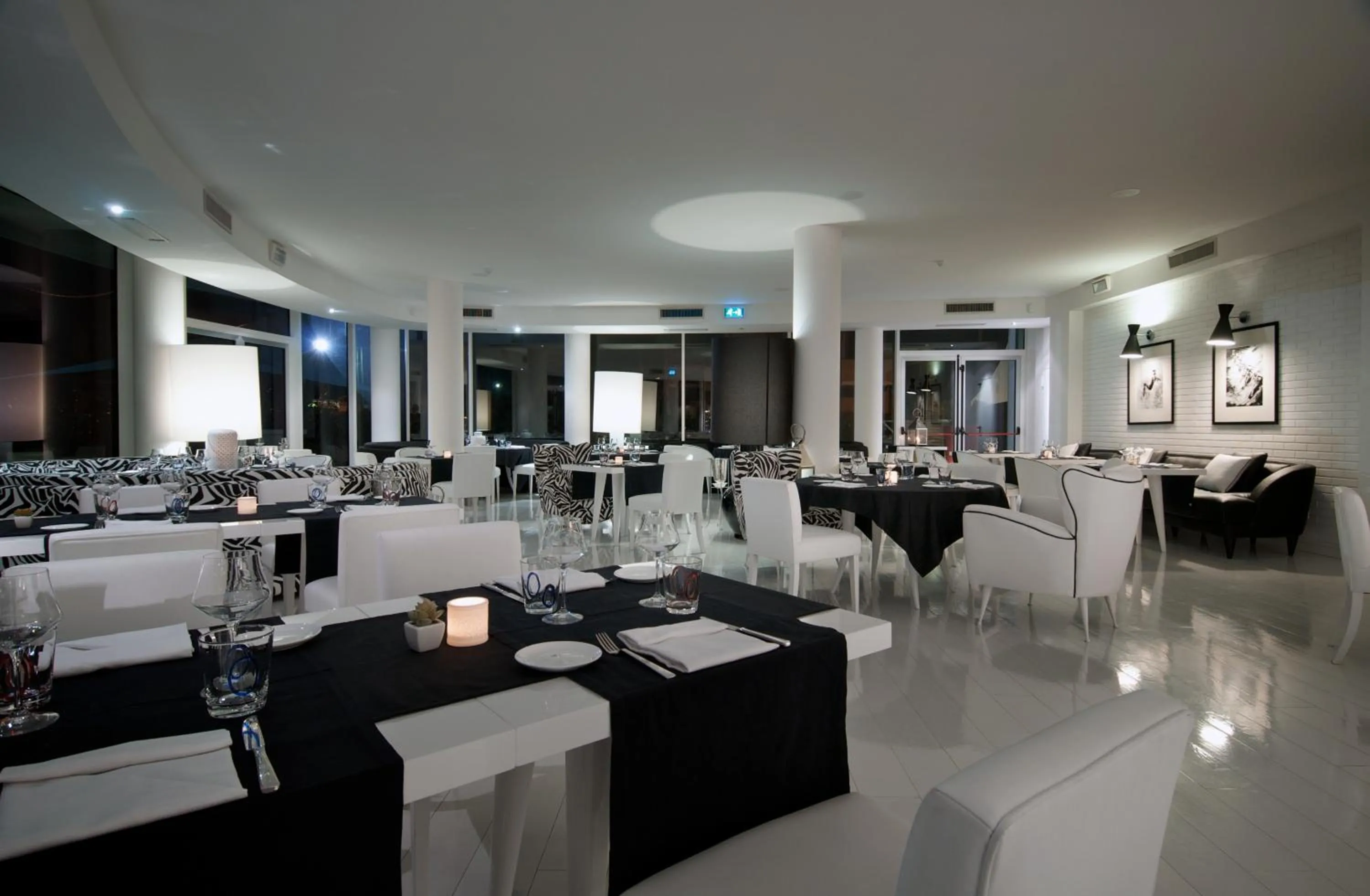 Restaurant/places to eat in Mondial Resort & Spa