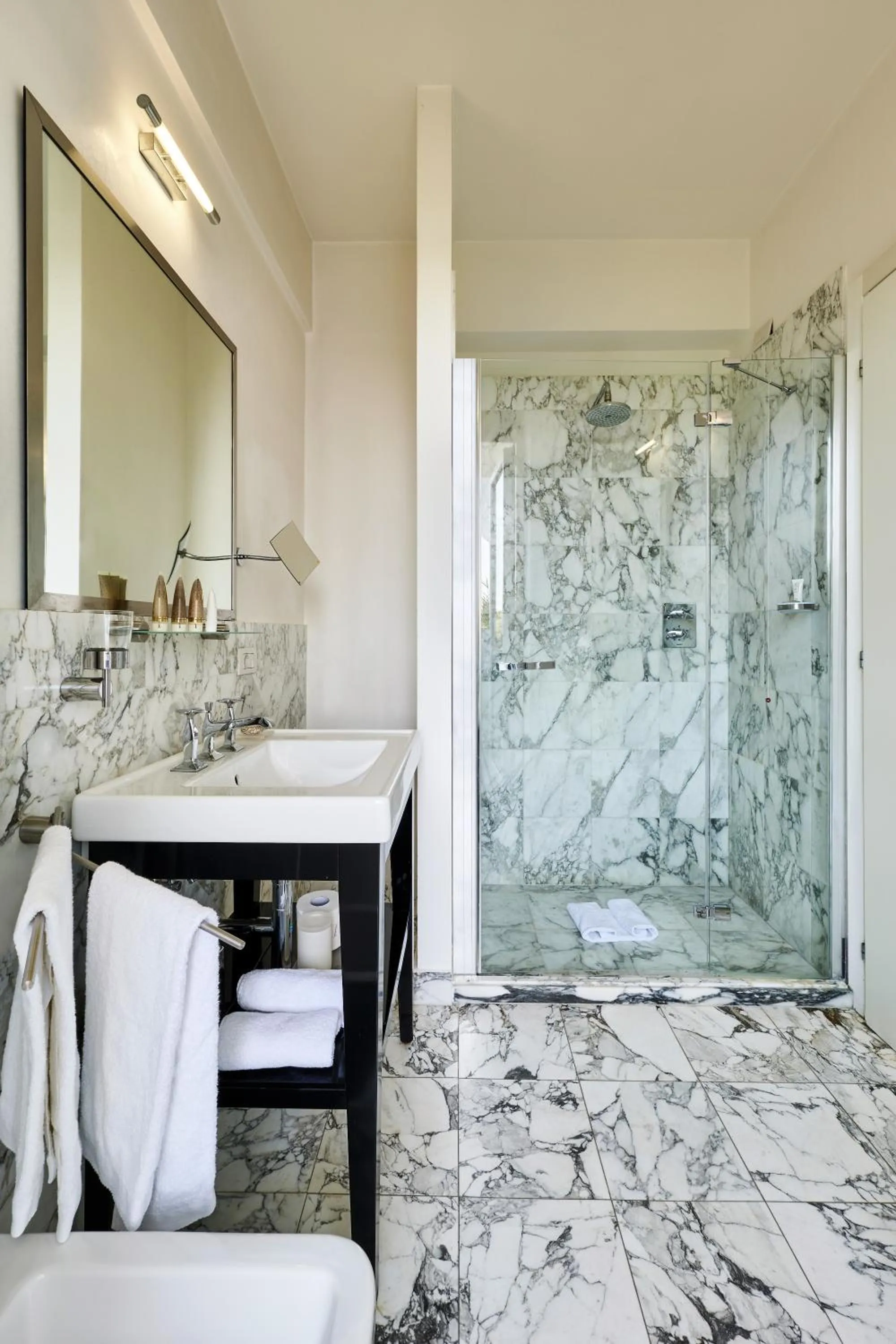 Bathroom in Mondial Resort & Spa