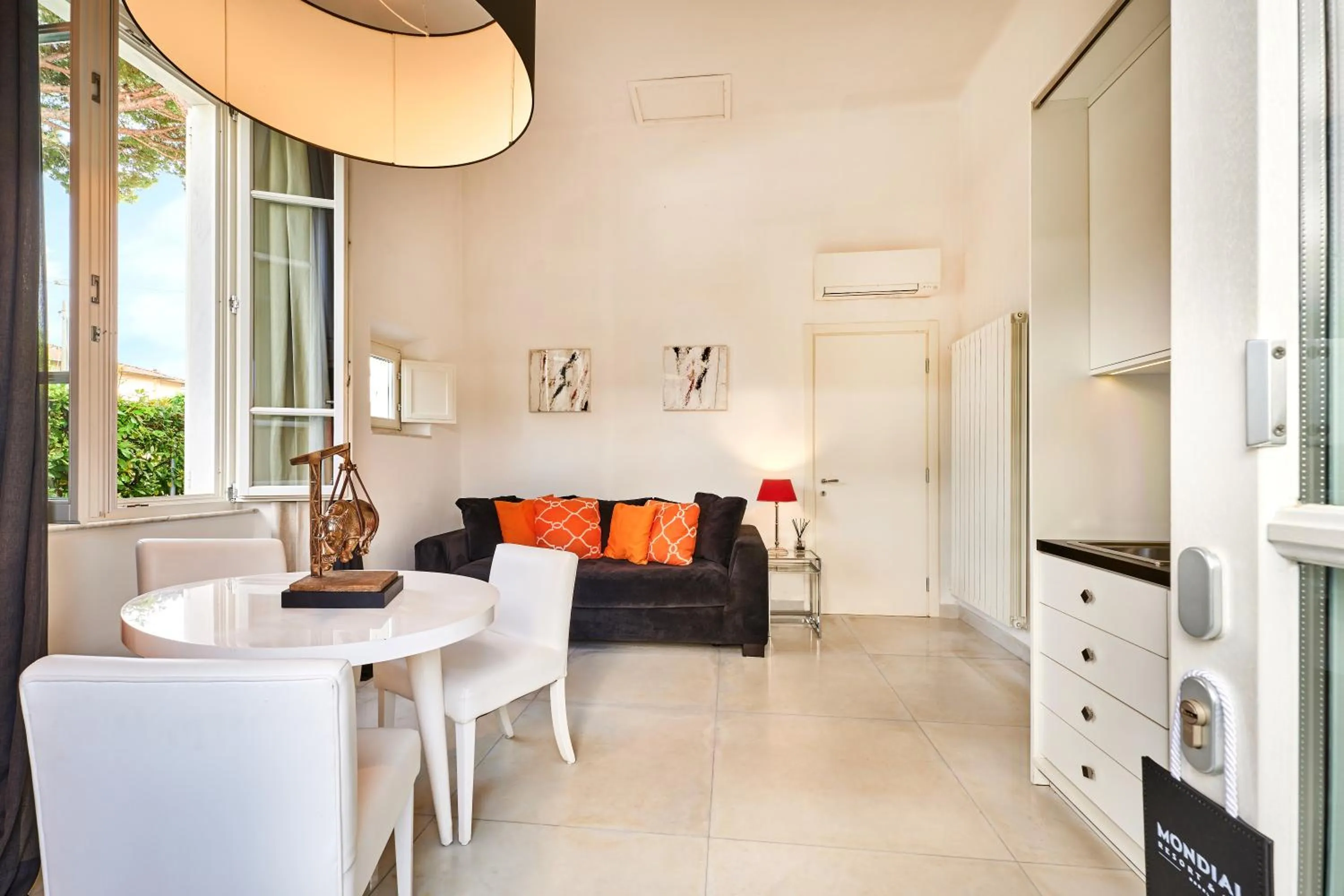 Living room in Mondial Resort & Spa