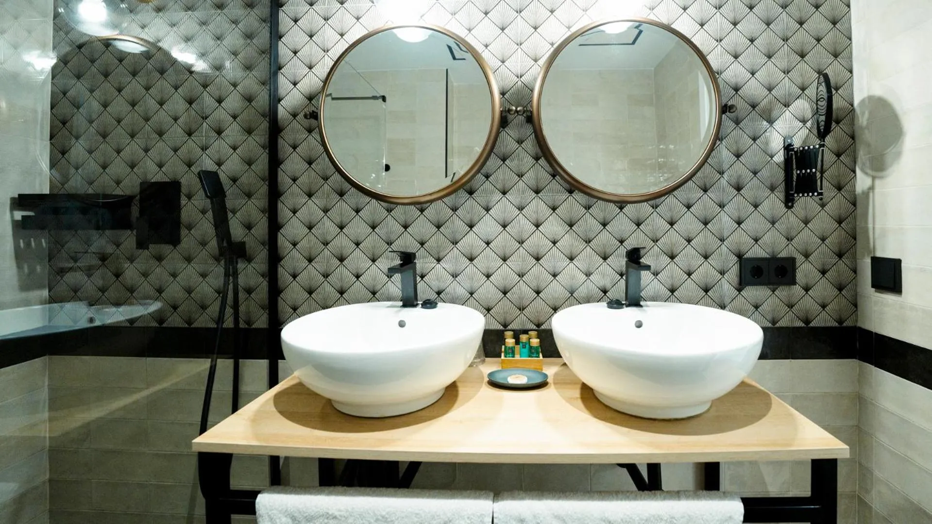 Shower in Aparthotel Luz de Gades - Suites Spa Gym - Adults Only