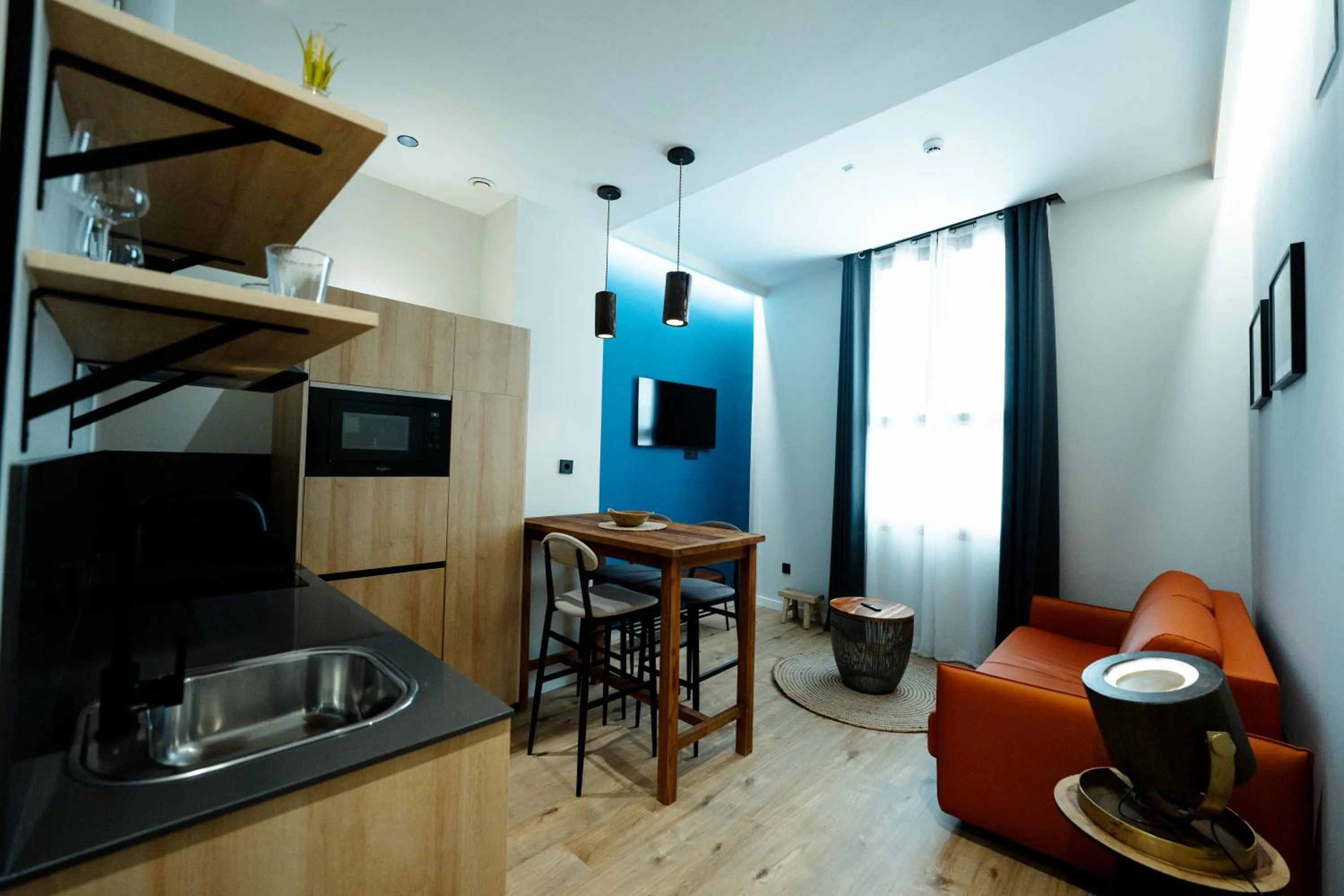 TV and multimedia in Aparthotel Luz de Gades - Suites Spa Gym - Adults Only