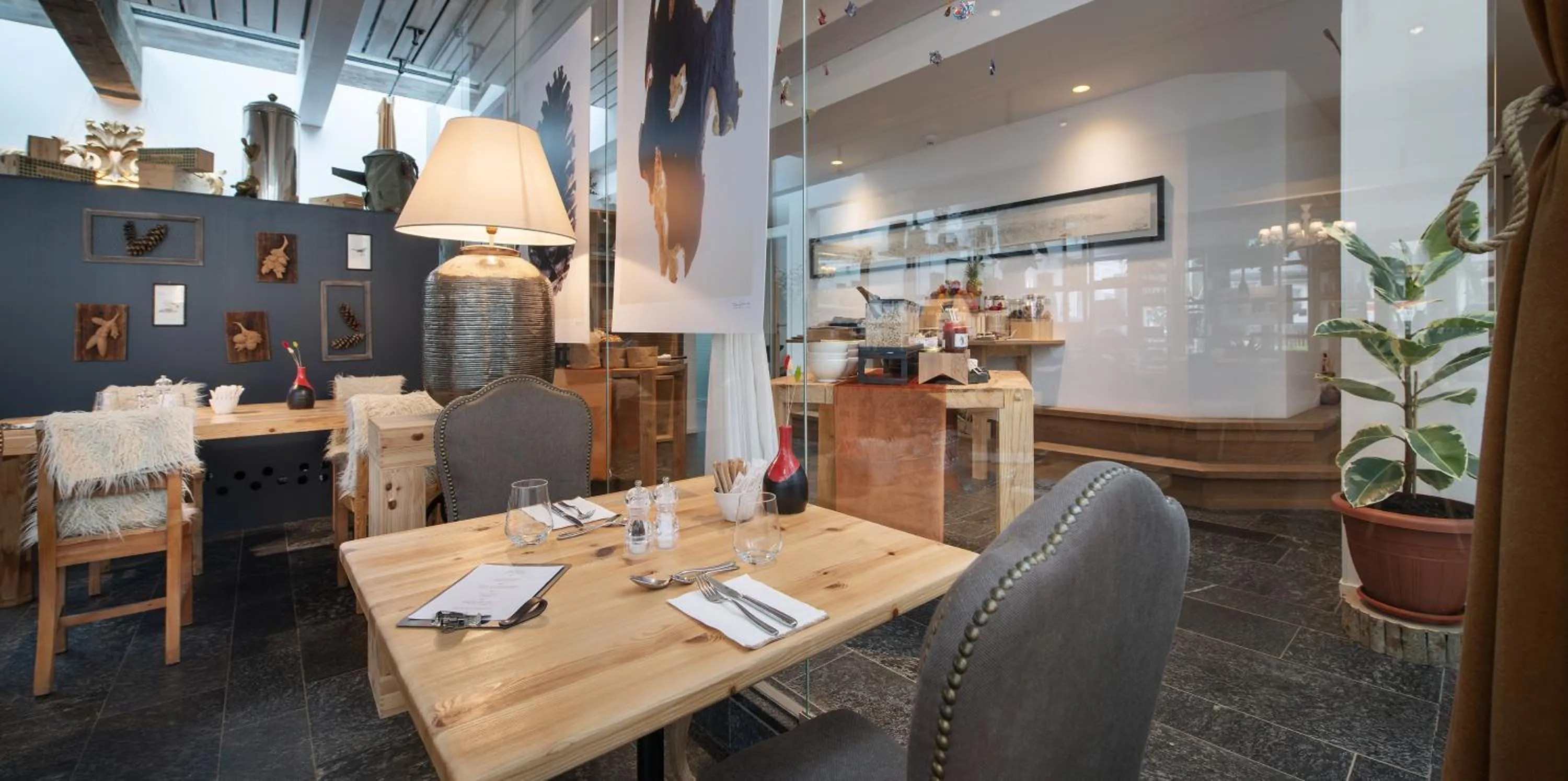 Restaurant/places to eat in Chesa Stuva Colani