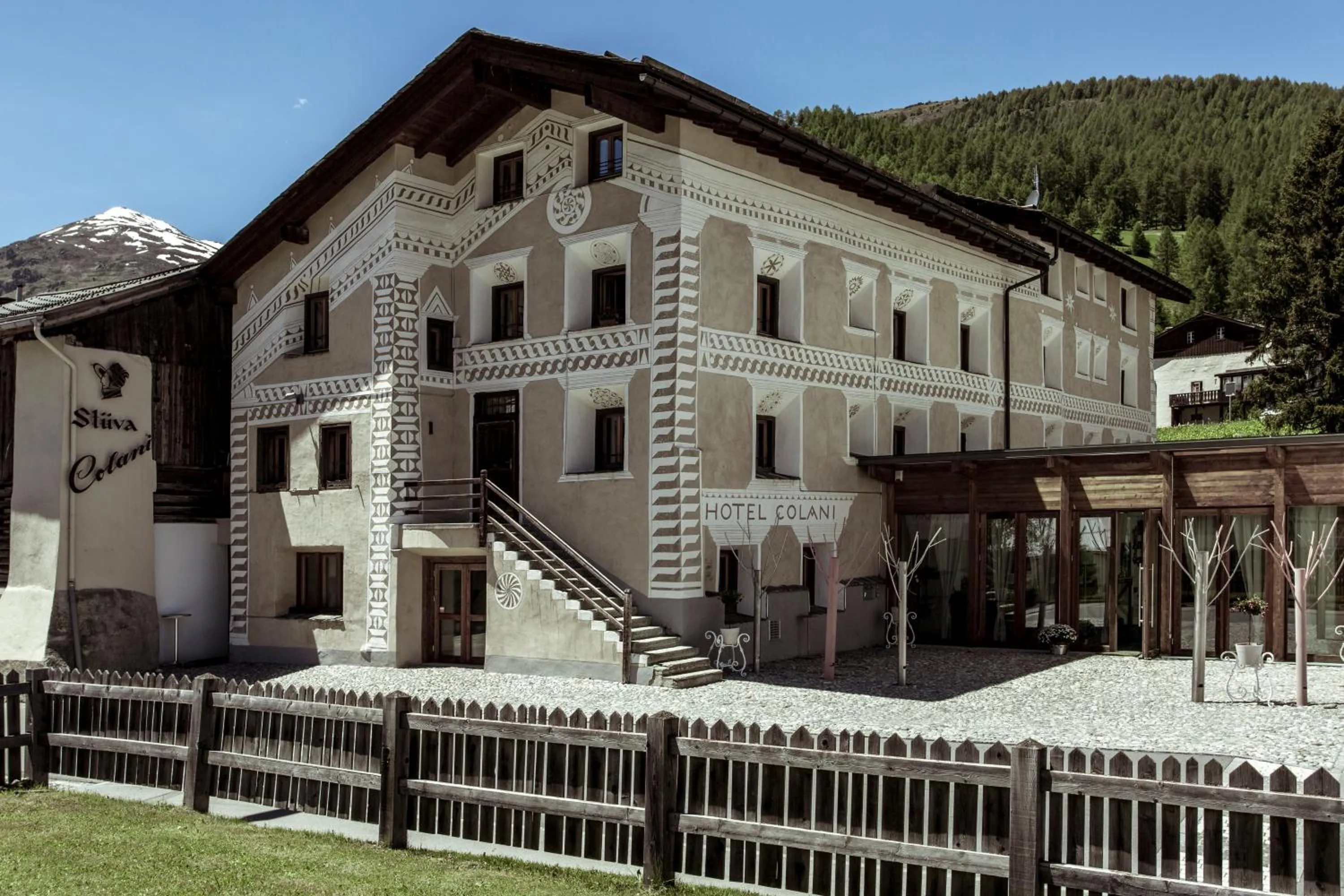 Facade/entrance in Chesa Stuva Colani