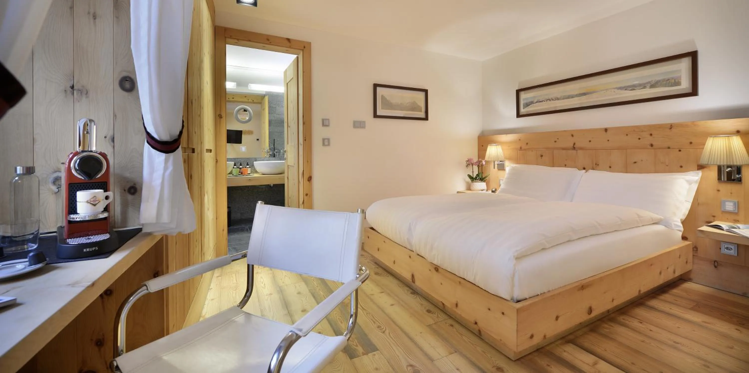 Photo of the whole room, Bed in Chesa Stuva Colani