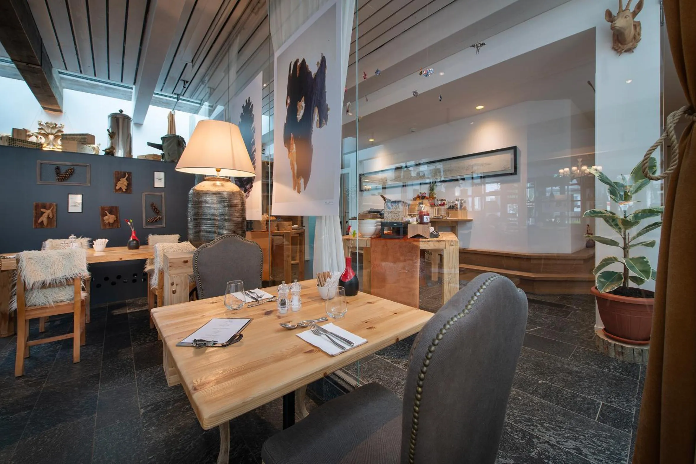 Restaurant/places to eat in Chesa Stuva Colani