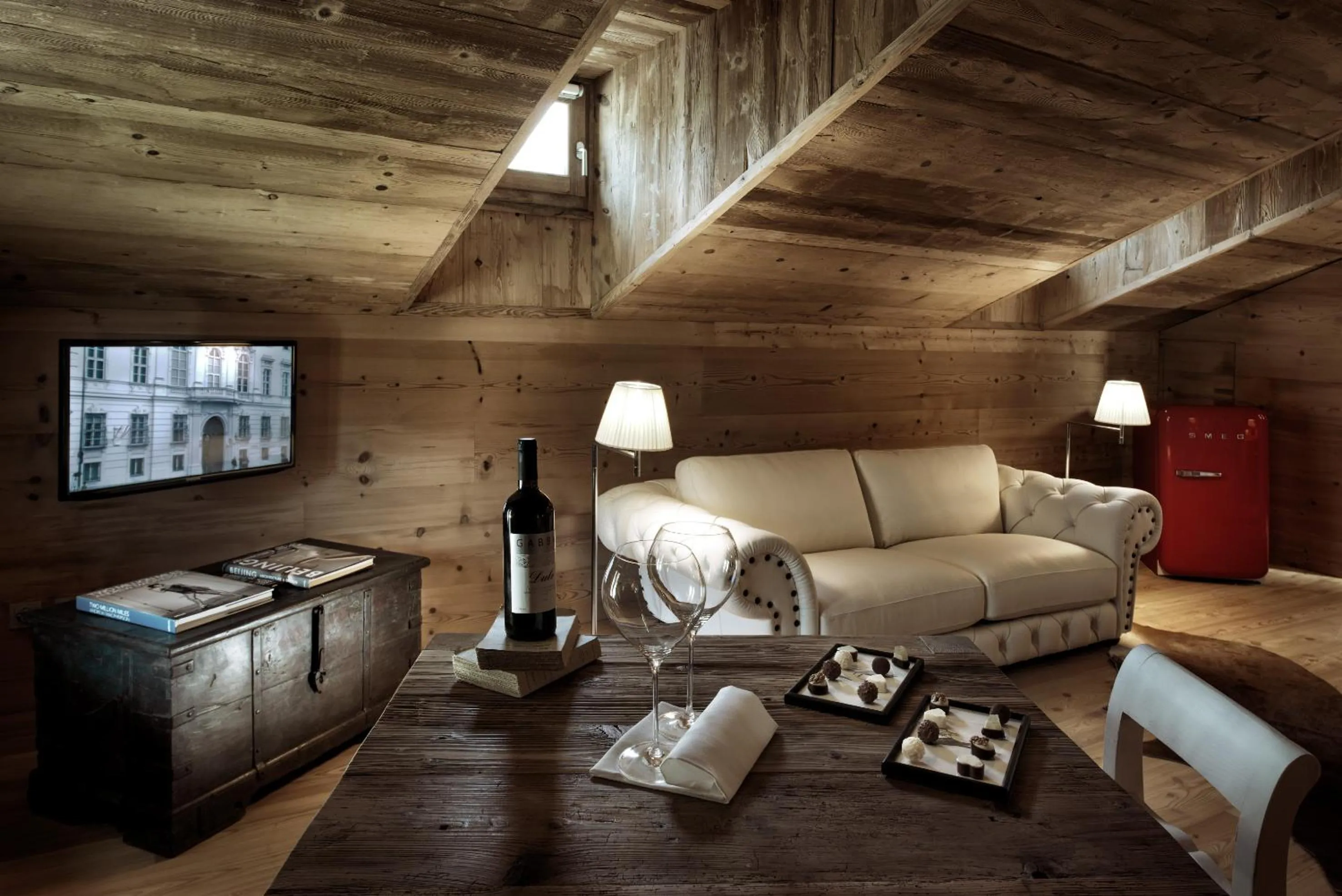 Photo of the whole room in Chesa Stuva Colani