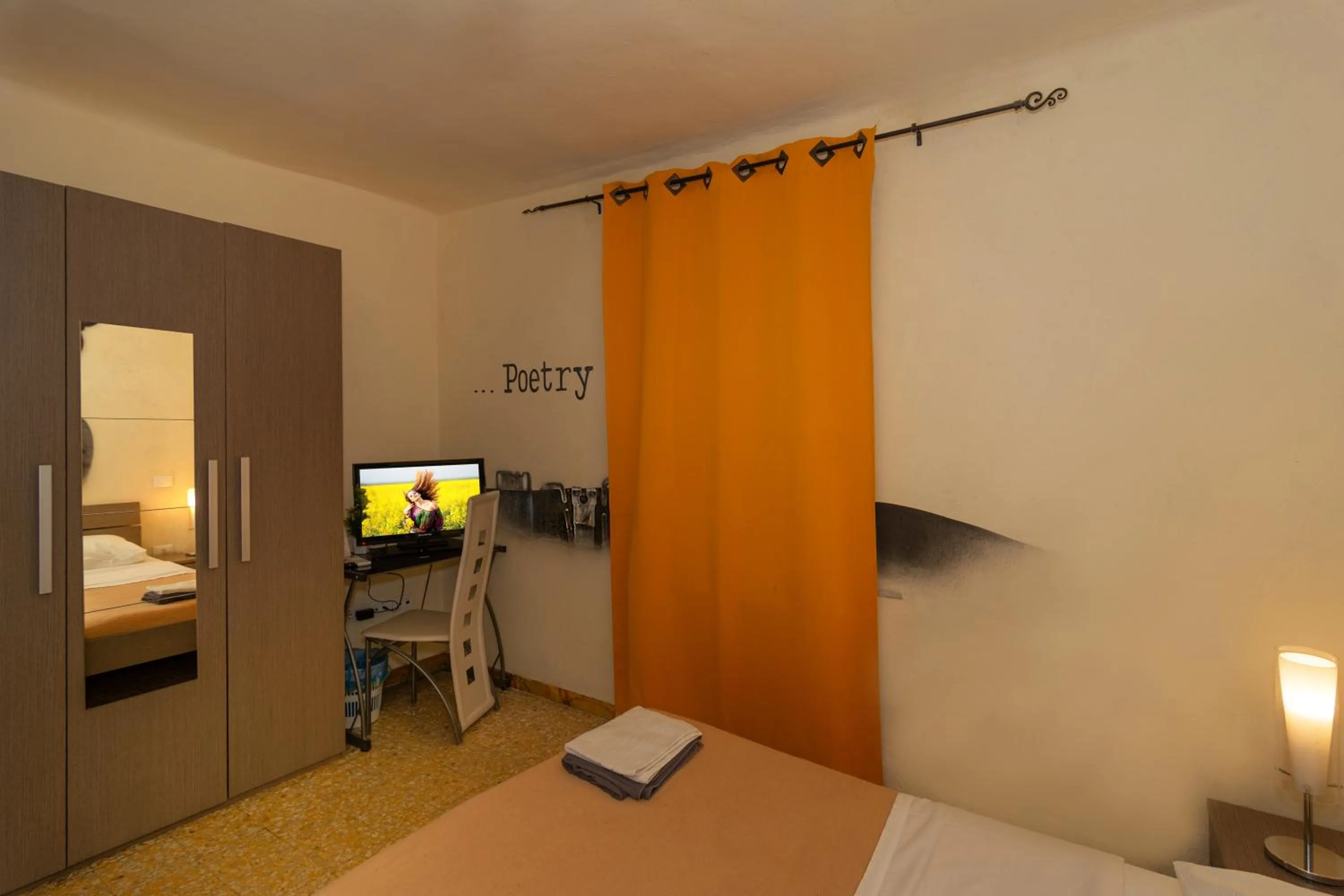 TV and multimedia, Bed in Maison Dei Miracoli