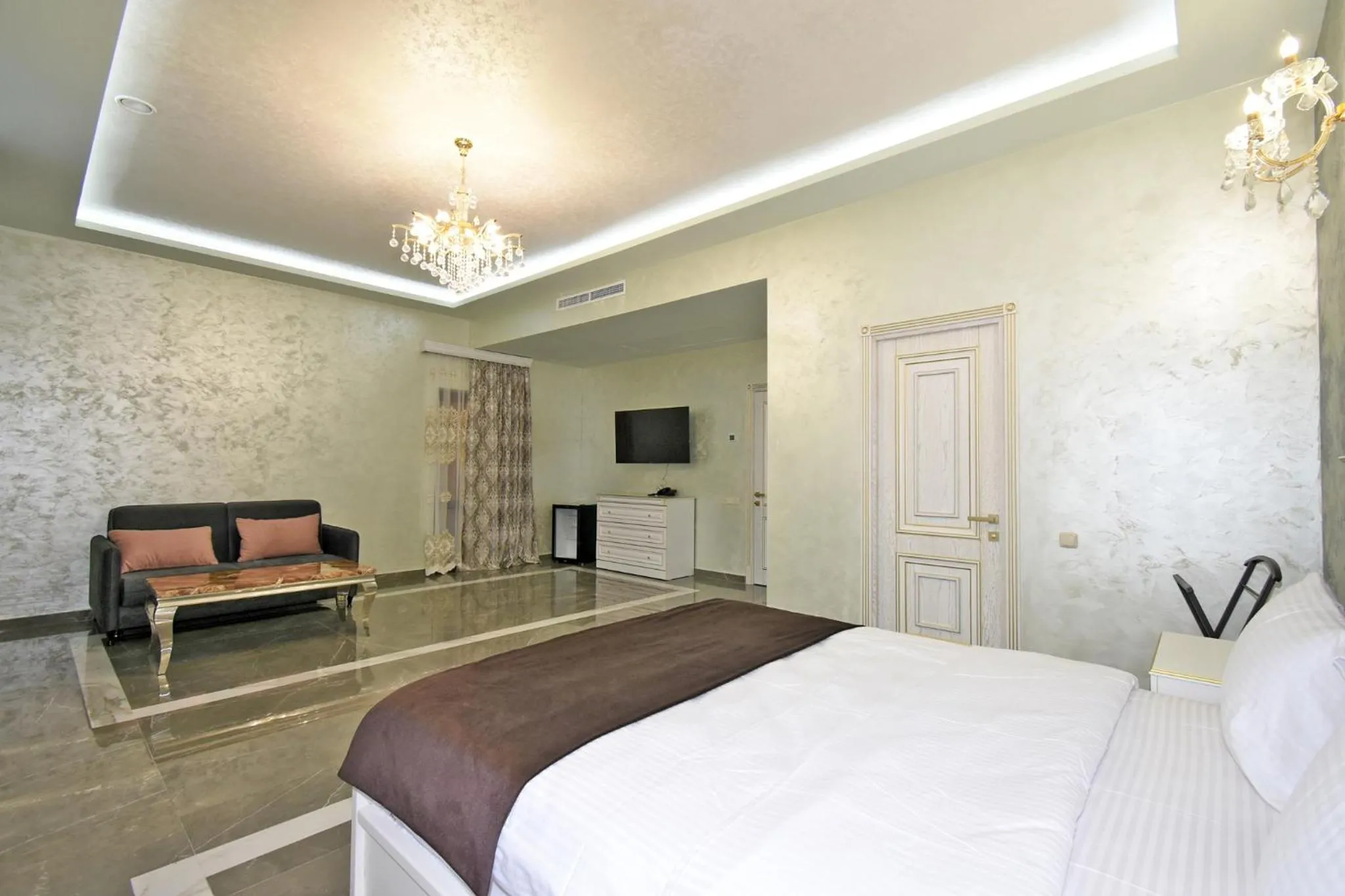 Photo of the whole room, Bed in Macao Hotel