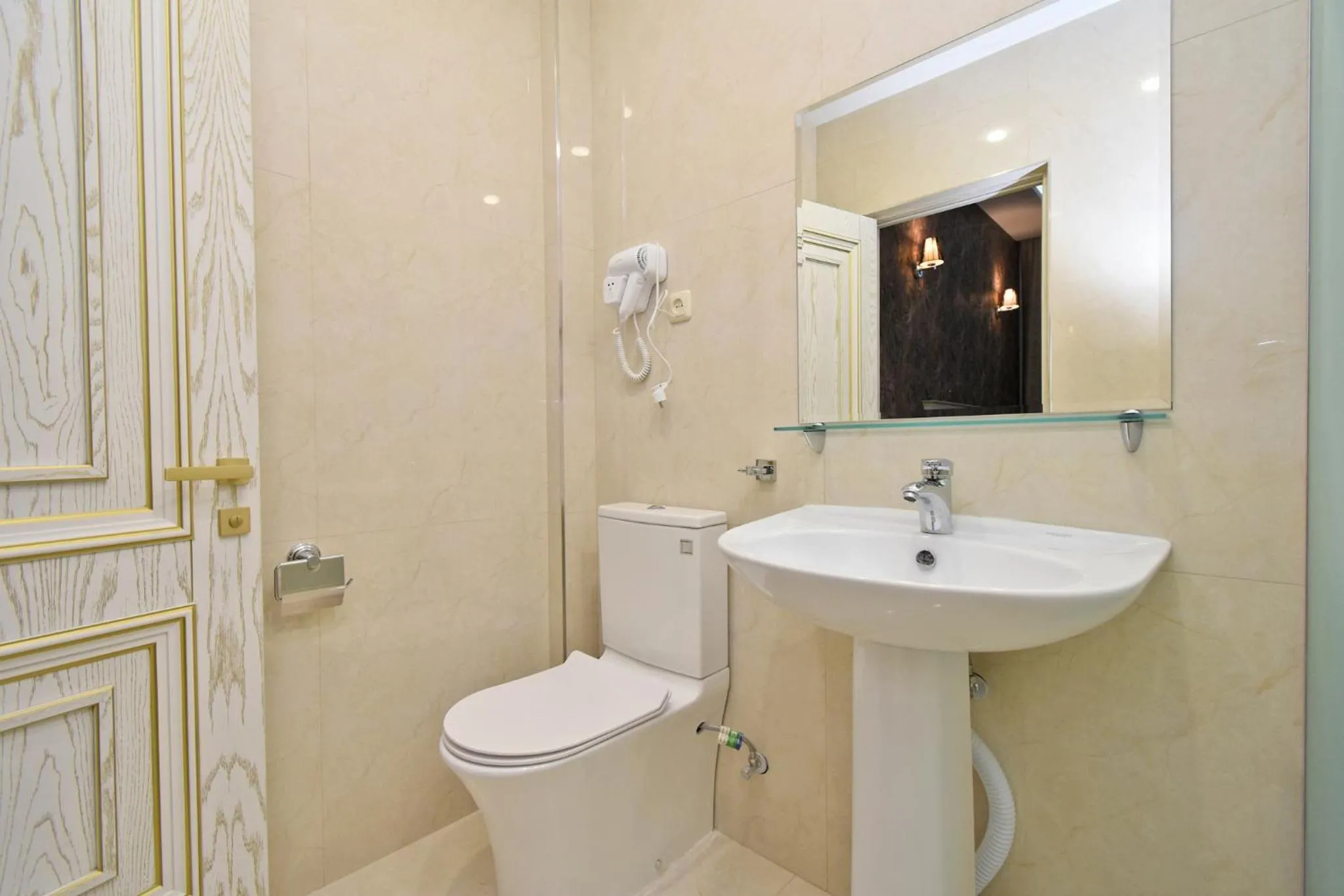 Toilet in Macao Hotel