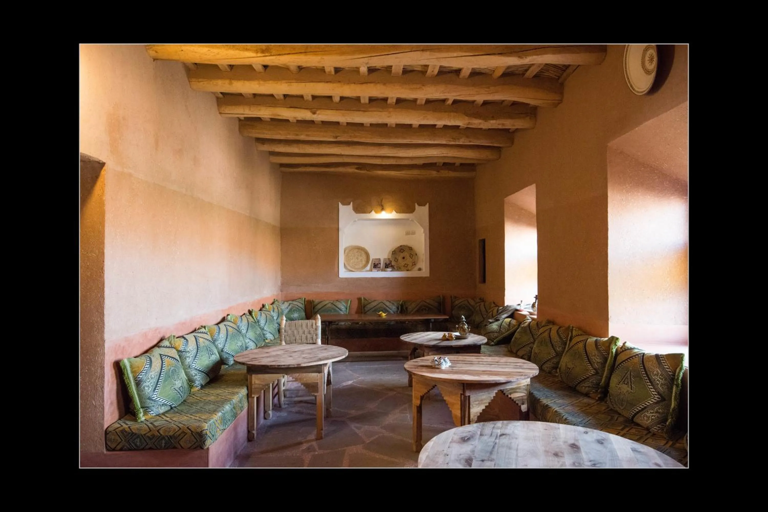 Dining area in Casbah d'hôte La Jeanne Tourisme Ecologique