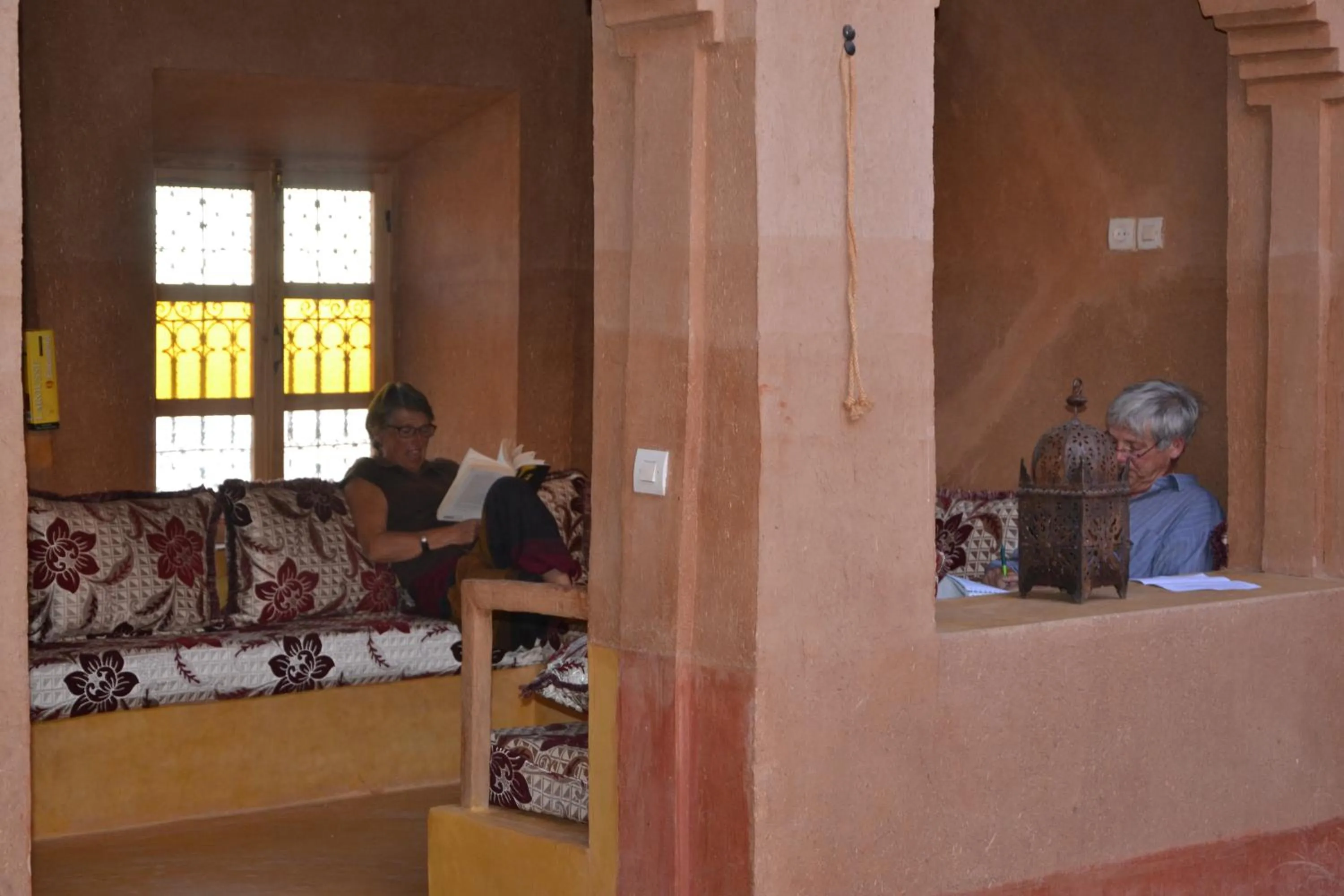 Library in Casbah d'hôte La Jeanne Tourisme Ecologique
