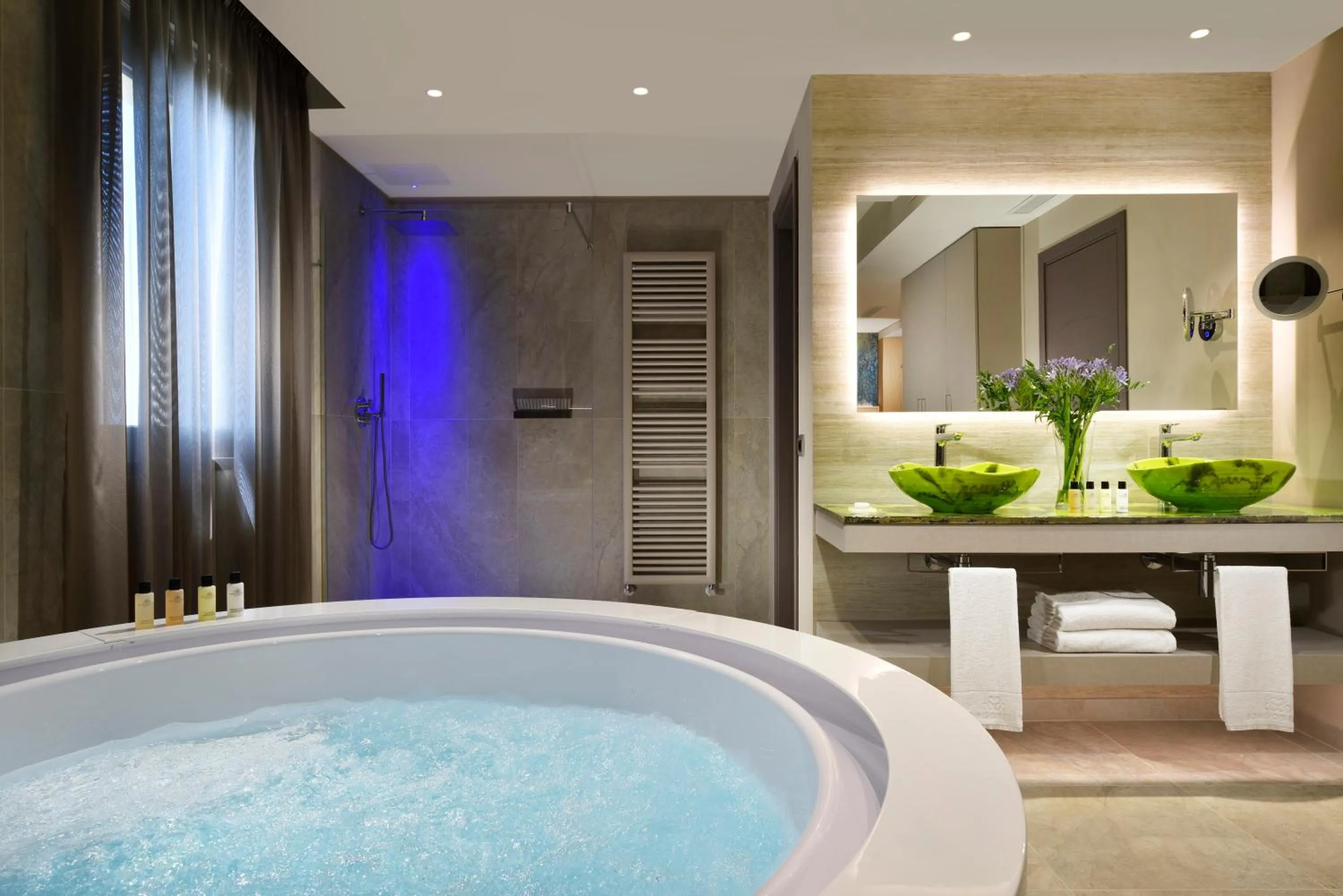 Hot Tub in Borgobrufa Spa Resort Adults Only