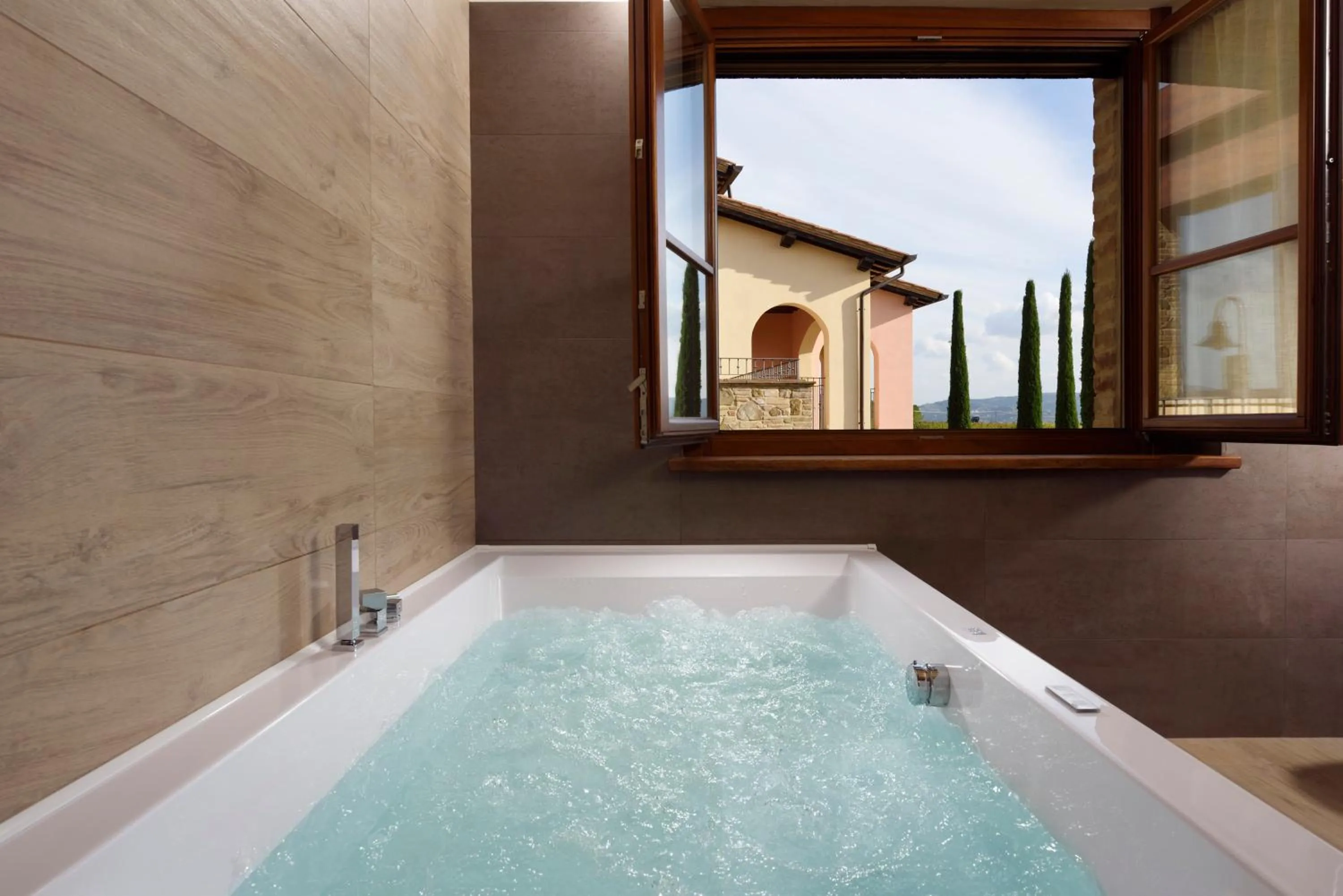 Hot Tub in Borgobrufa Spa Resort Adults Only