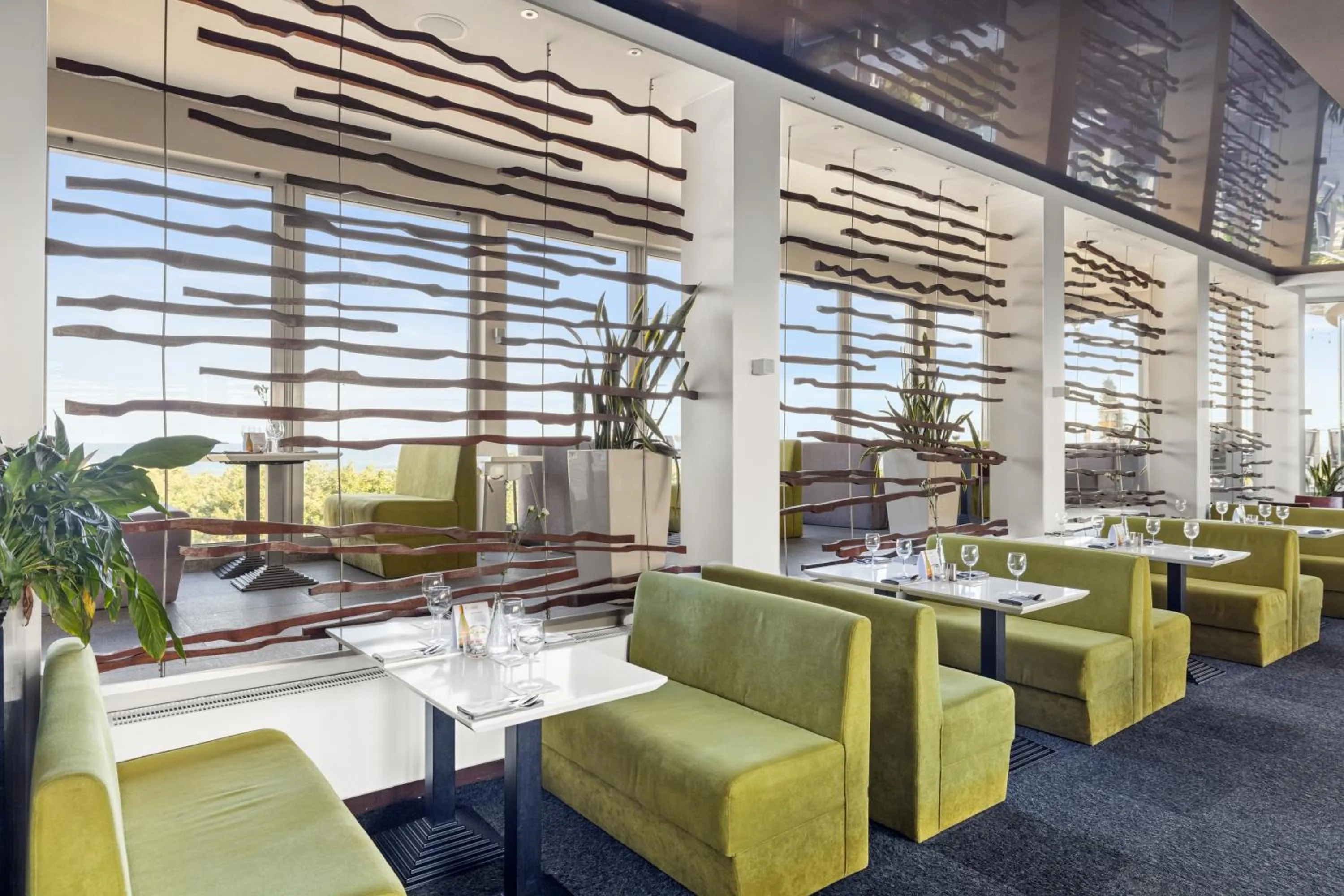 Restaurant/places to eat in Maloves Resort & Spa