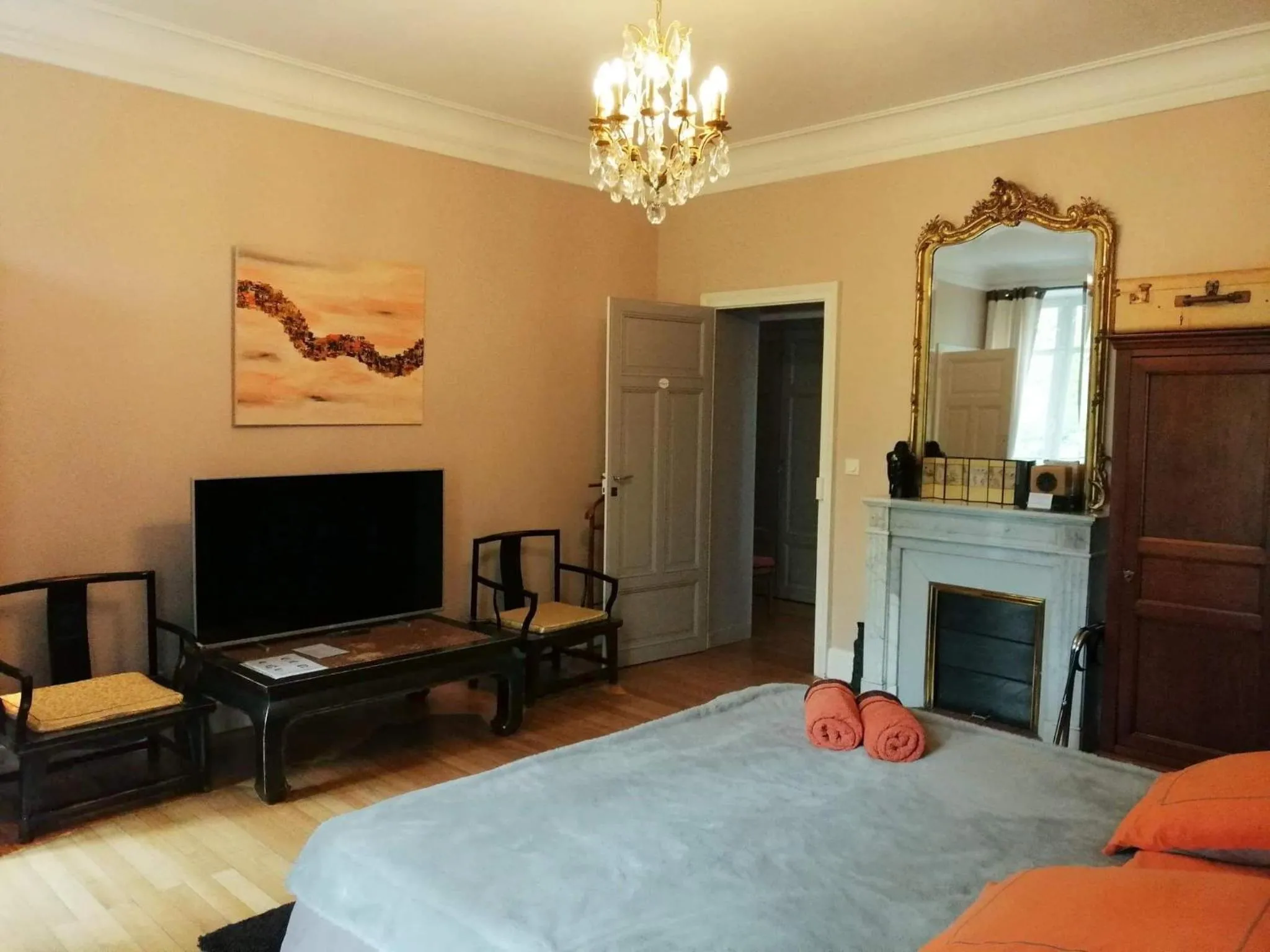 Bed in Chambres d'Hôtes de luxe Côté Parc-Côté Jardin avec parking privé gratuit