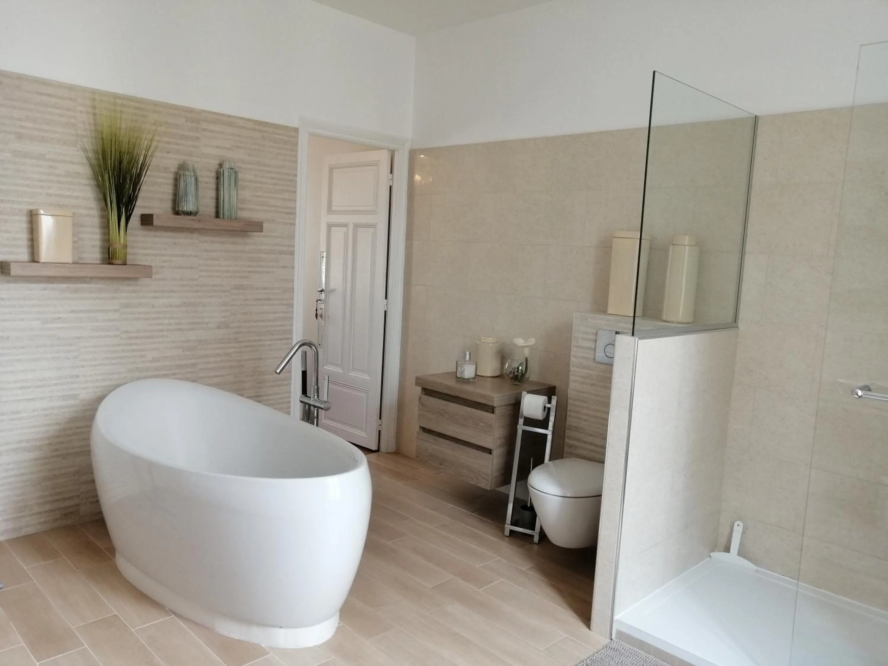 Bathroom in Chambres d'Hôtes de luxe Côté Parc-Côté Jardin avec parking privé gratuit