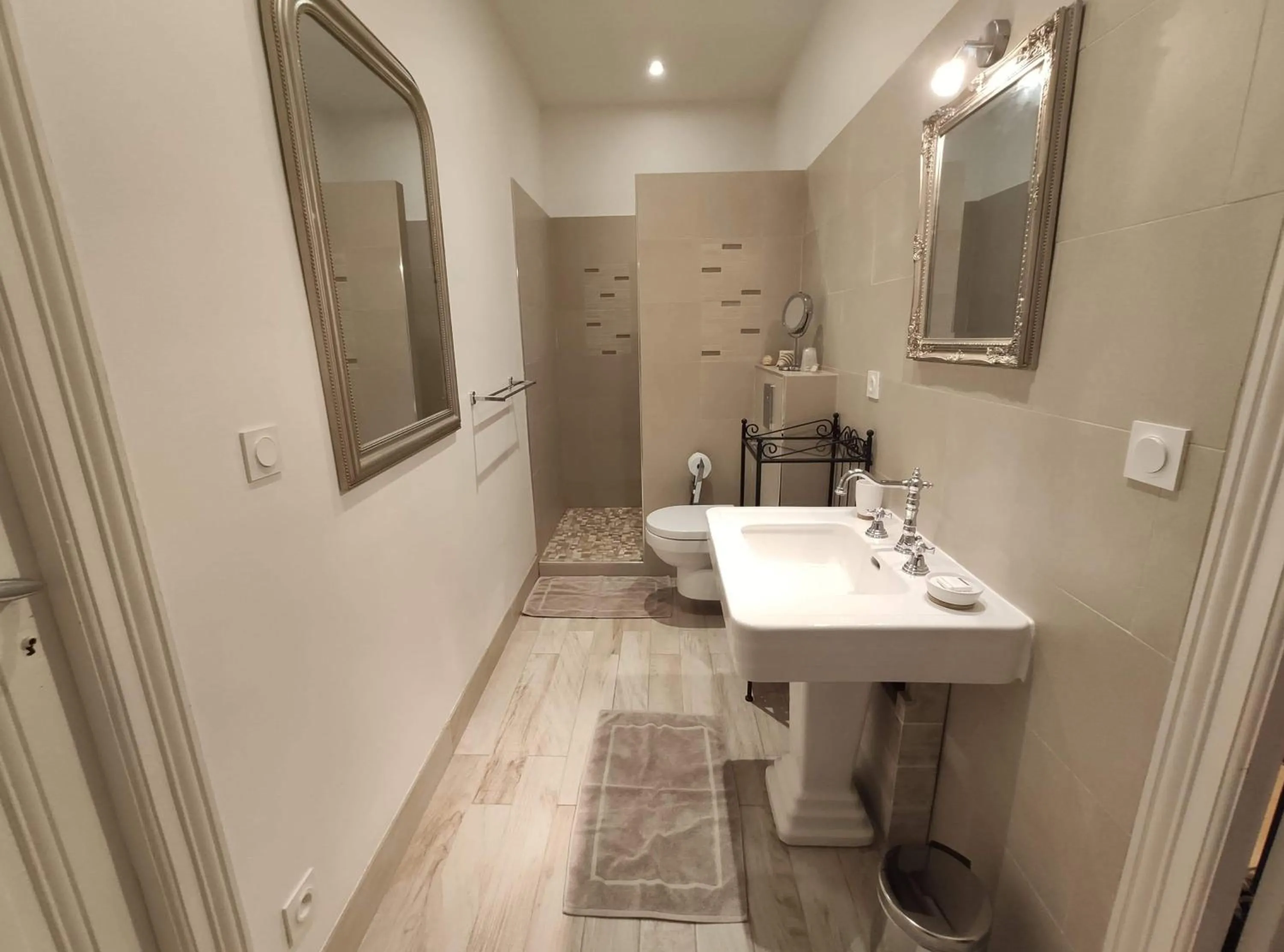 Chambres d'Hôtes de luxe Côté Parc-Côté Jardin avec parking privé gratuit