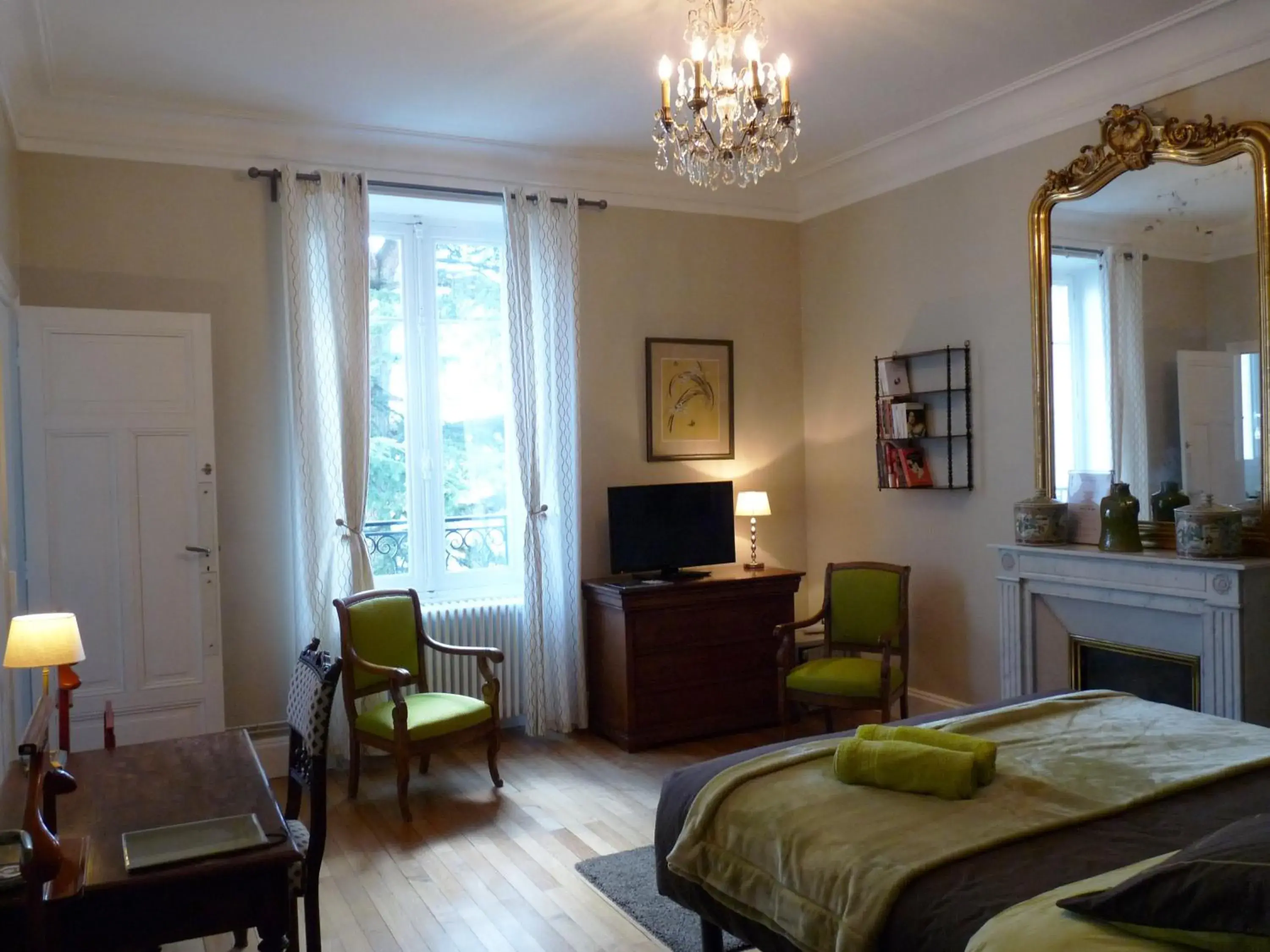 Two Connecting Double Rooms - single occupancy in Chambres d'Hôtes de luxe Côté Parc-Côté Jardin avec parking privé gratuit Two Connecting Double Rooms - single occupancy in Chambres d'Hôtes de luxe Côté Parc-Côté Jardin avec parking privé gratuit