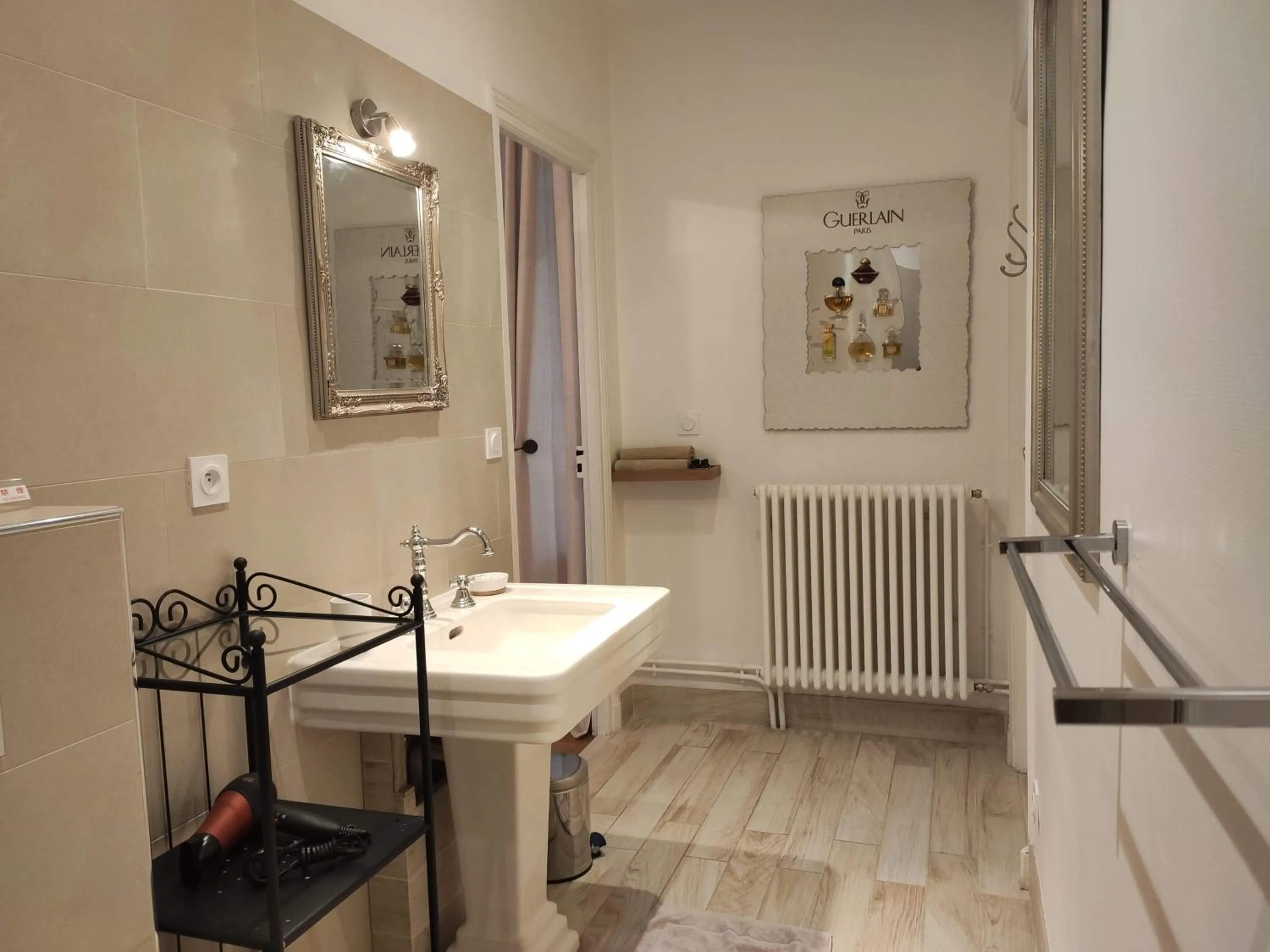 Chambres d'Hôtes de luxe Côté Parc-Côté Jardin avec parking privé gratuit