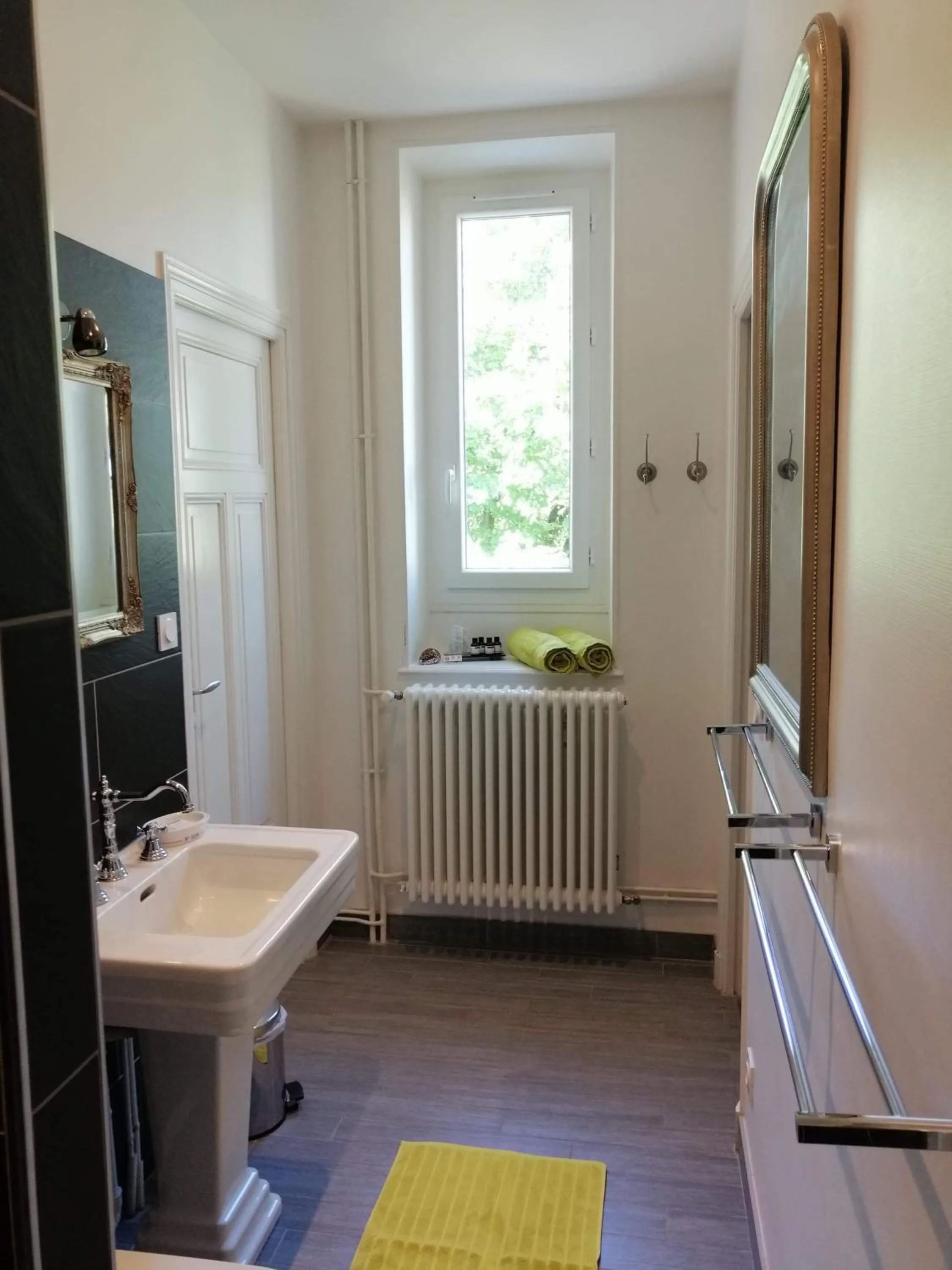 Chambres d'Hôtes de luxe Côté Parc-Côté Jardin avec parking privé gratuit