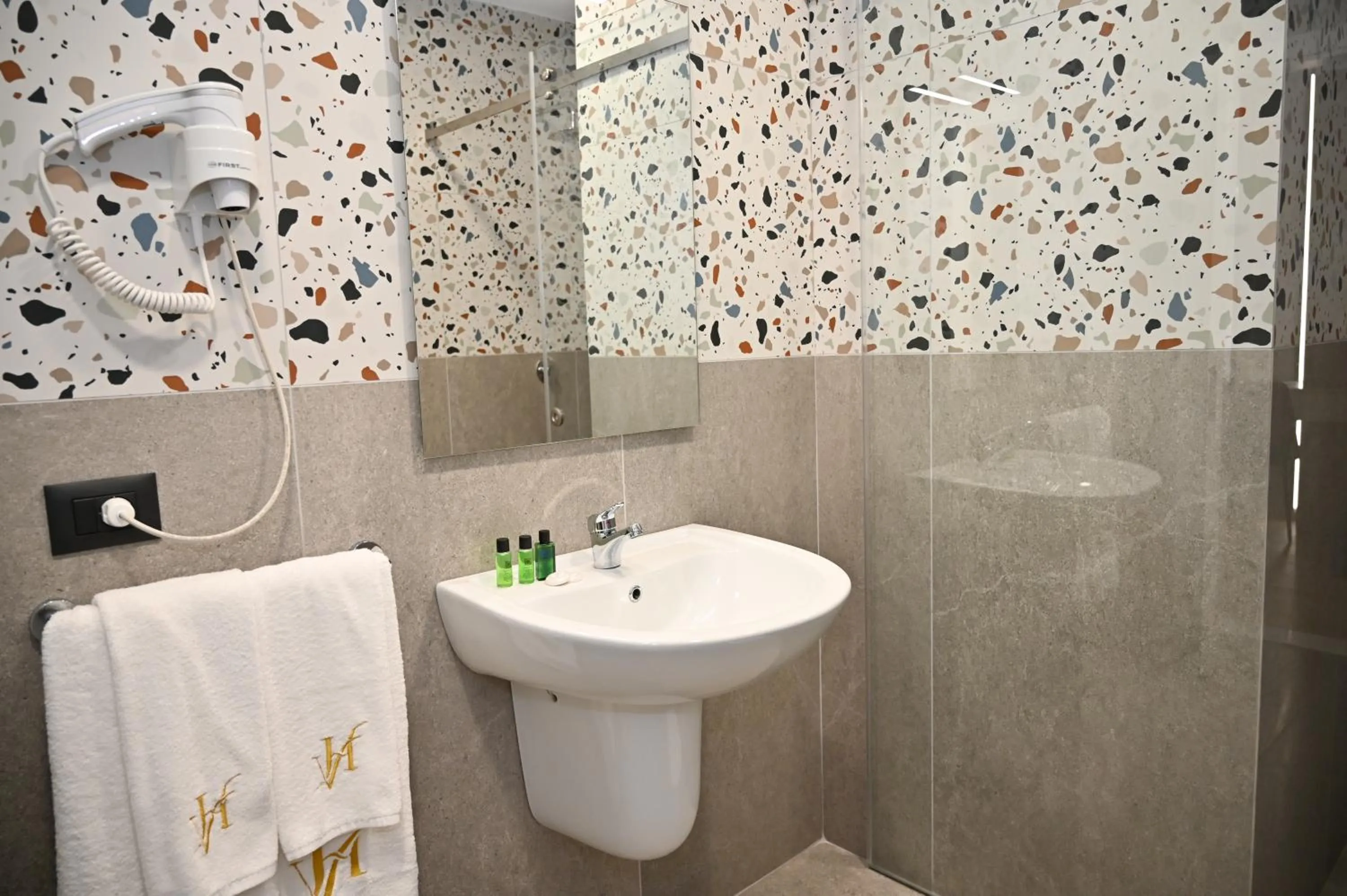 Shower in Hotel Vino