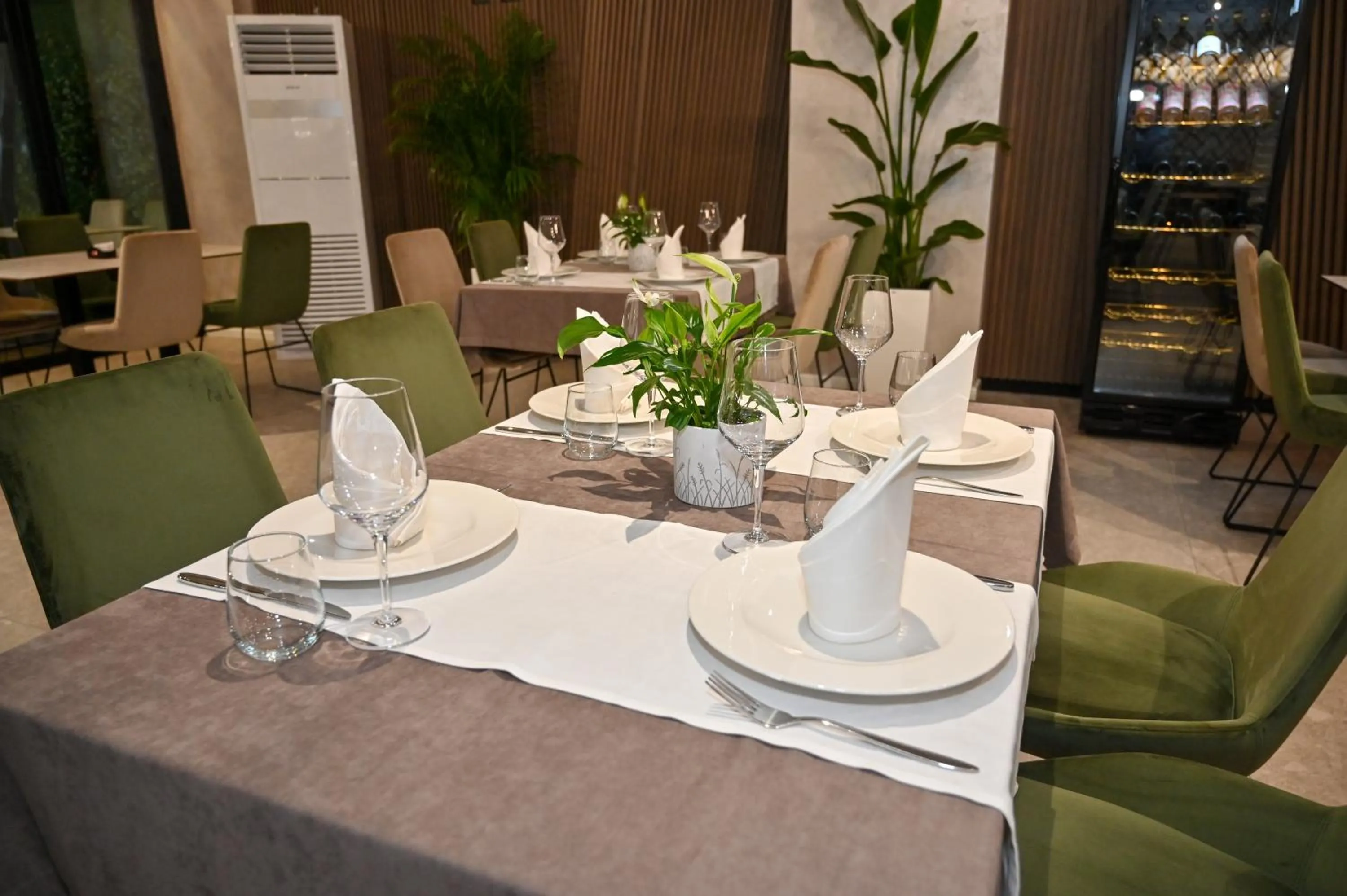 Restaurant/places to eat in Hotel Vino