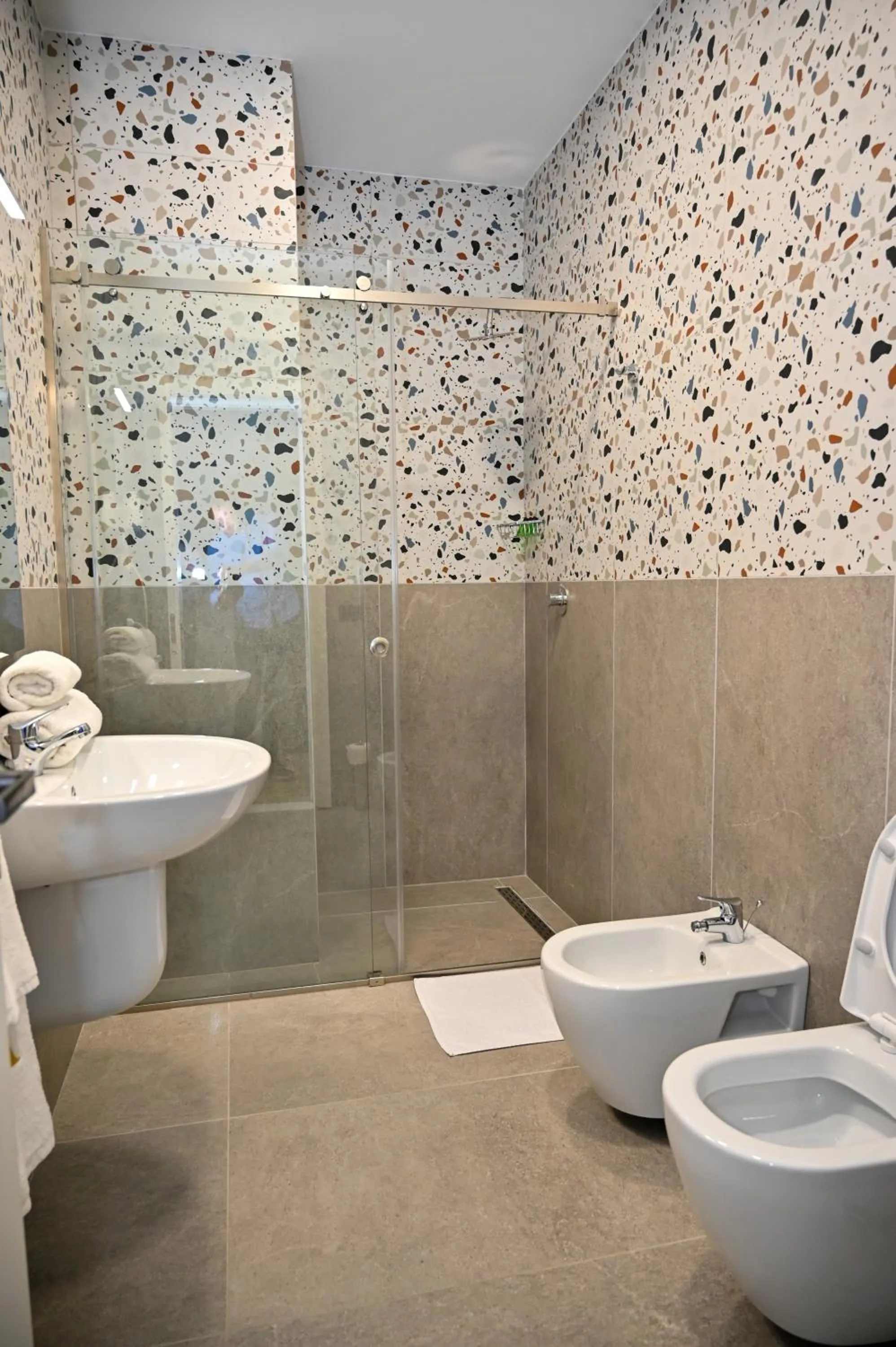 Shower in Hotel Vino