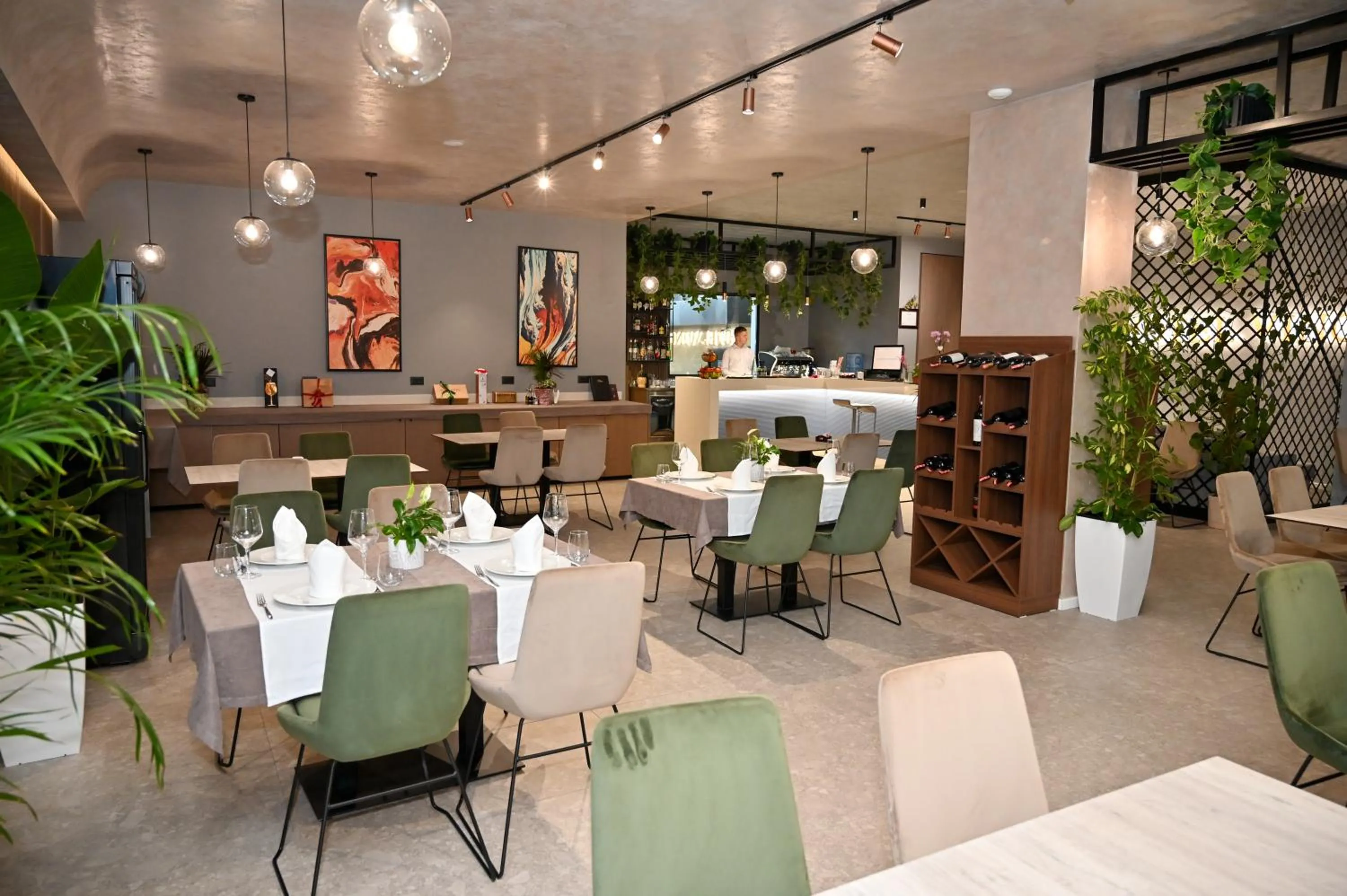 Restaurant/places to eat in Hotel Vino