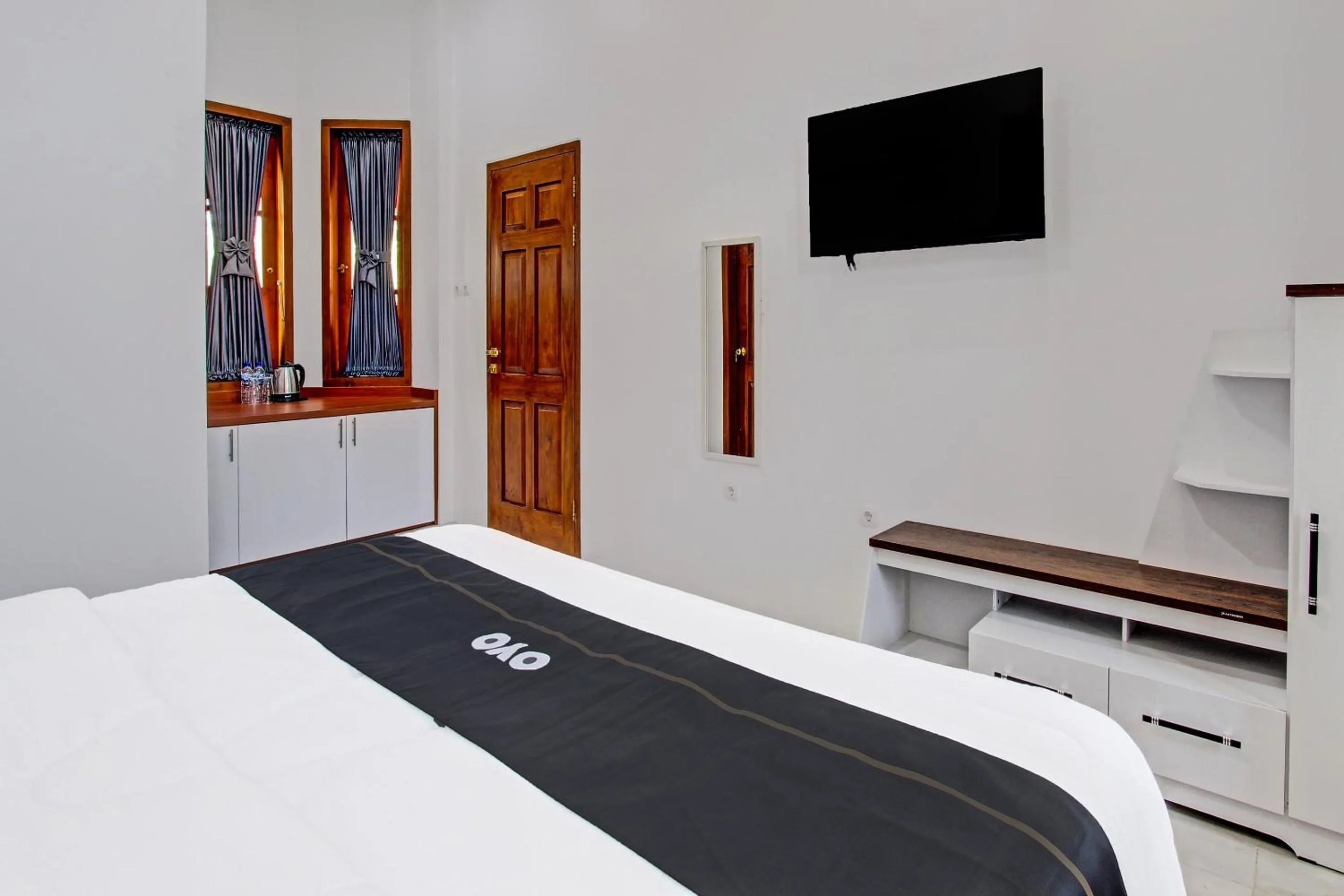 Bedroom, Bed in Collection O 91629 Ndalem Abhirama