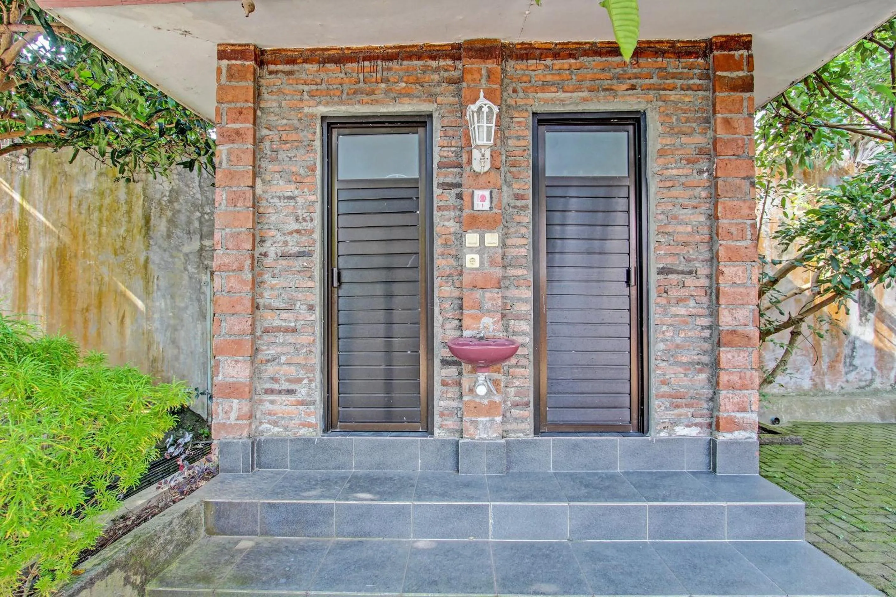 Lobby or reception in Collection O 91629 Ndalem Abhirama