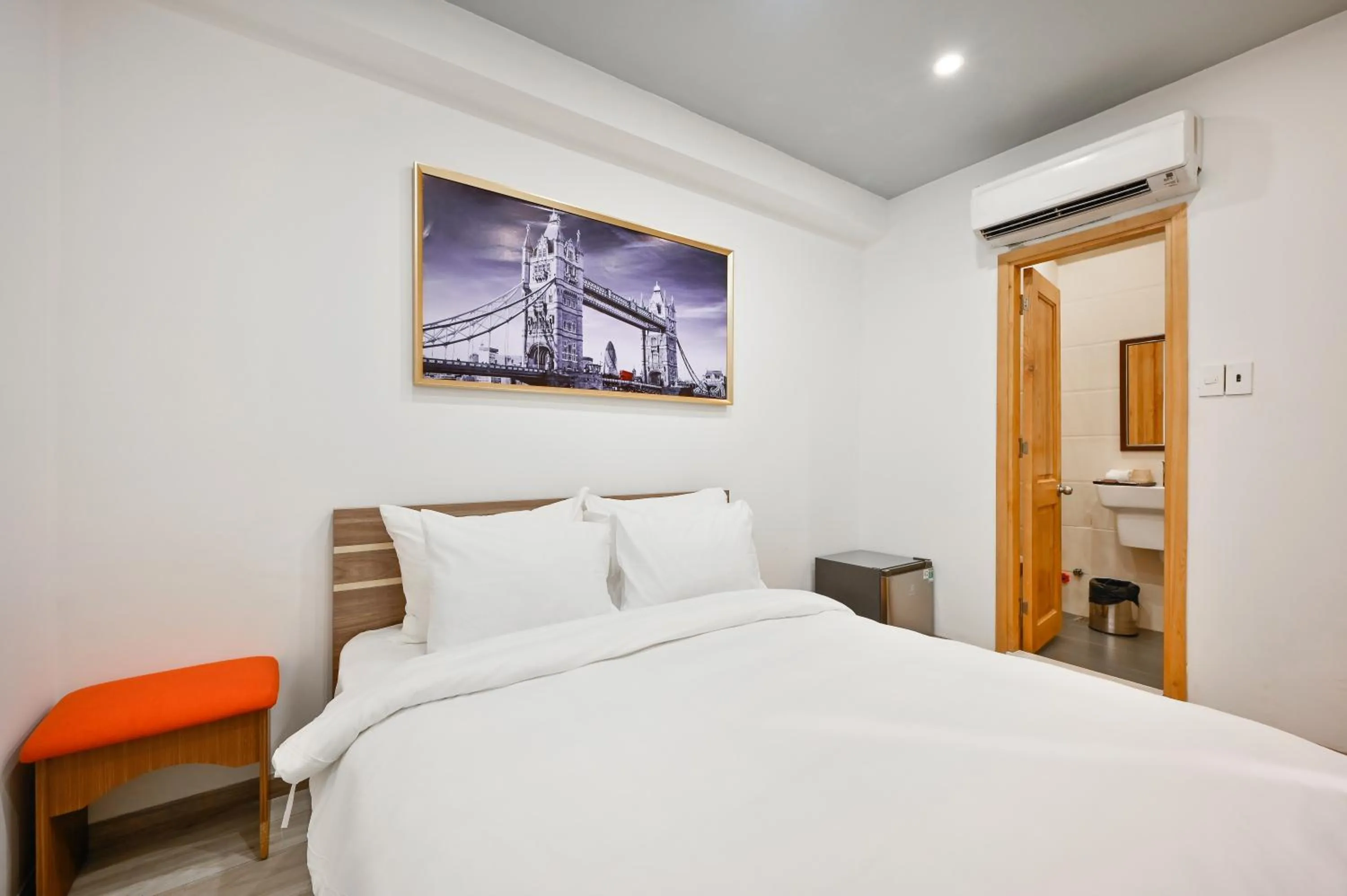 Photo of the whole room in The Noble Swan Hotel Saigon