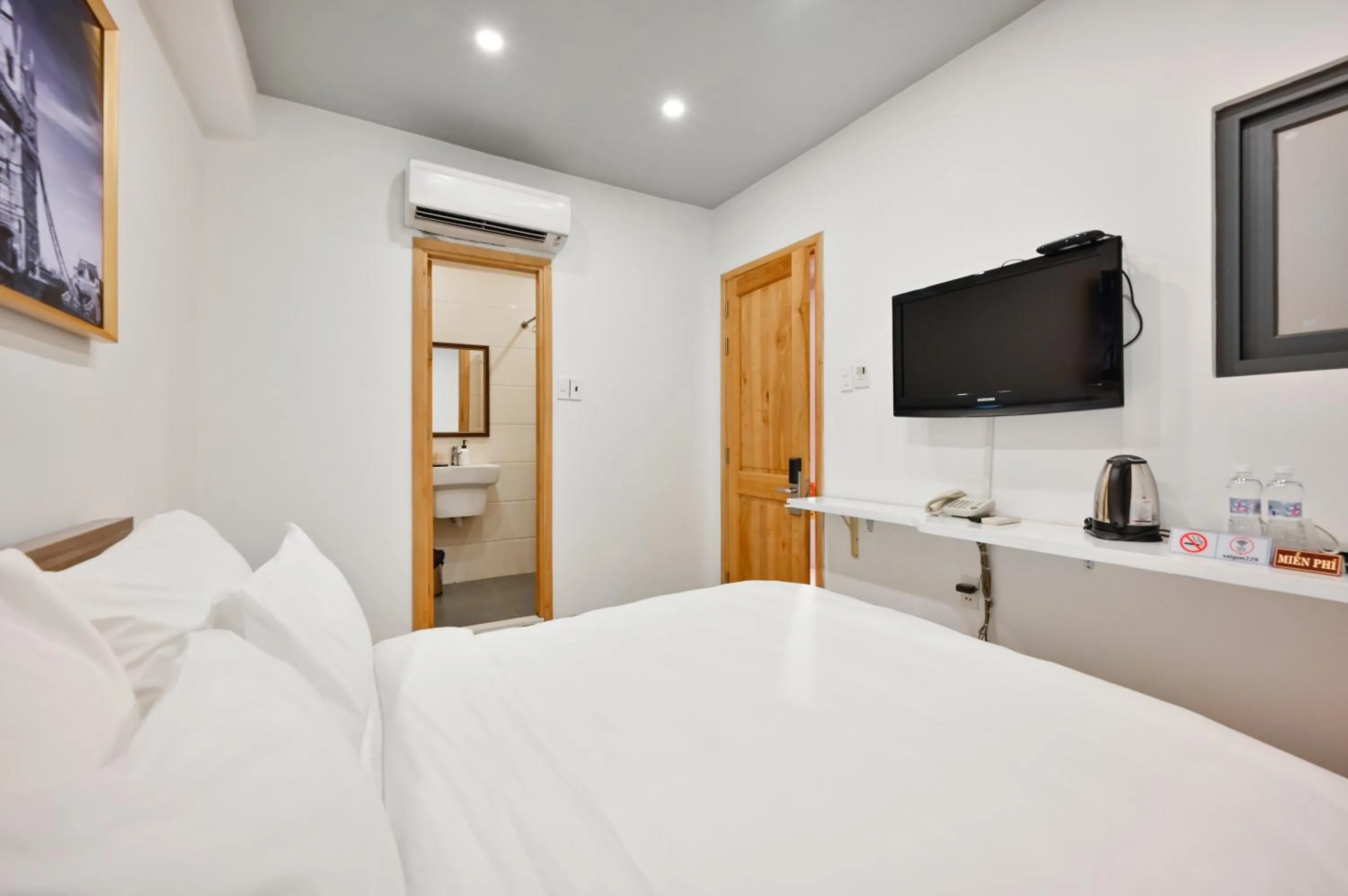 Bedroom in The Noble Swan Hotel Saigon